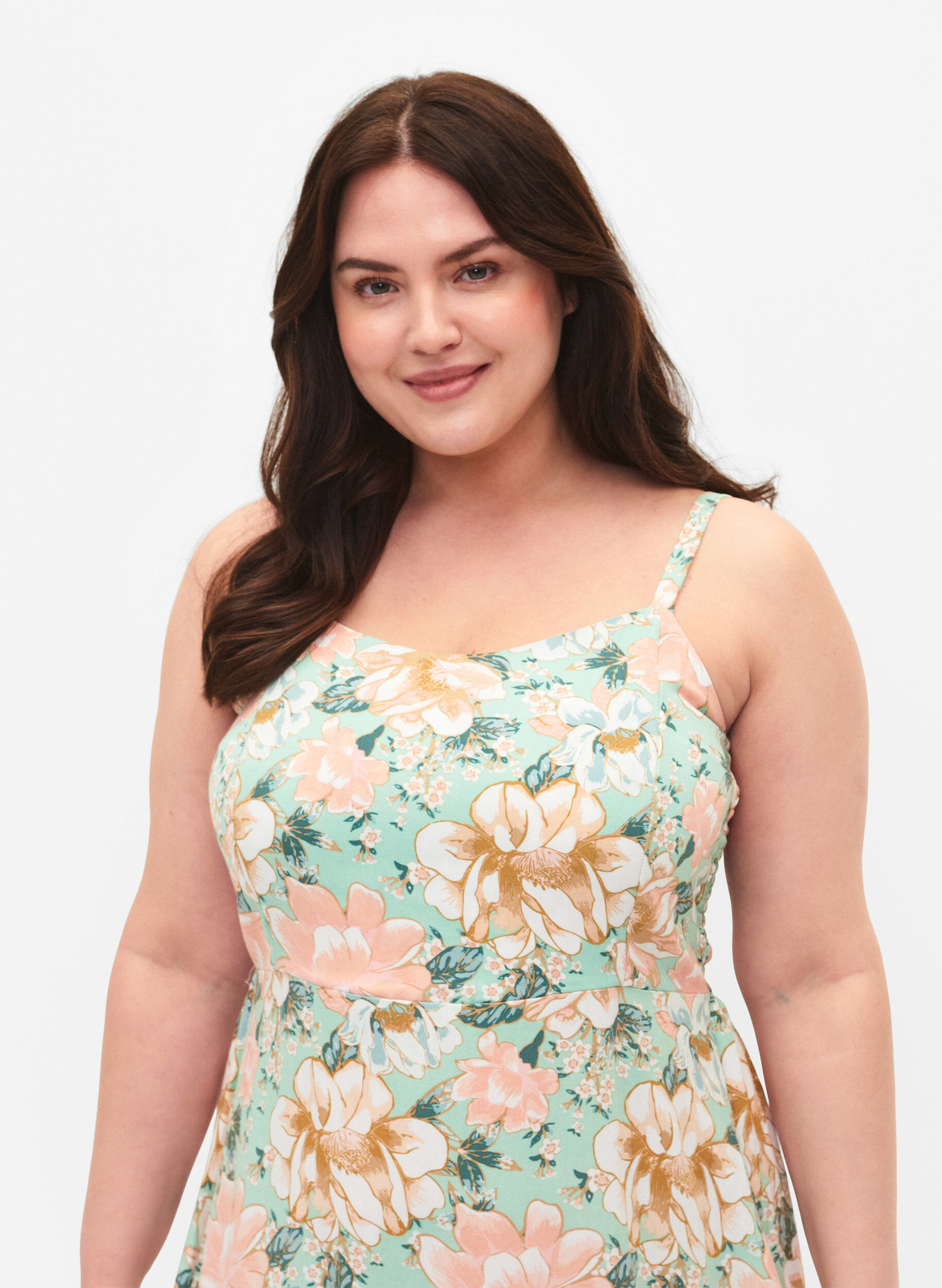 ZizziGebl&uuml;mtes Tr&auml;gerkleid aus Viskose mit Smok, Green Flower, Model image number 2