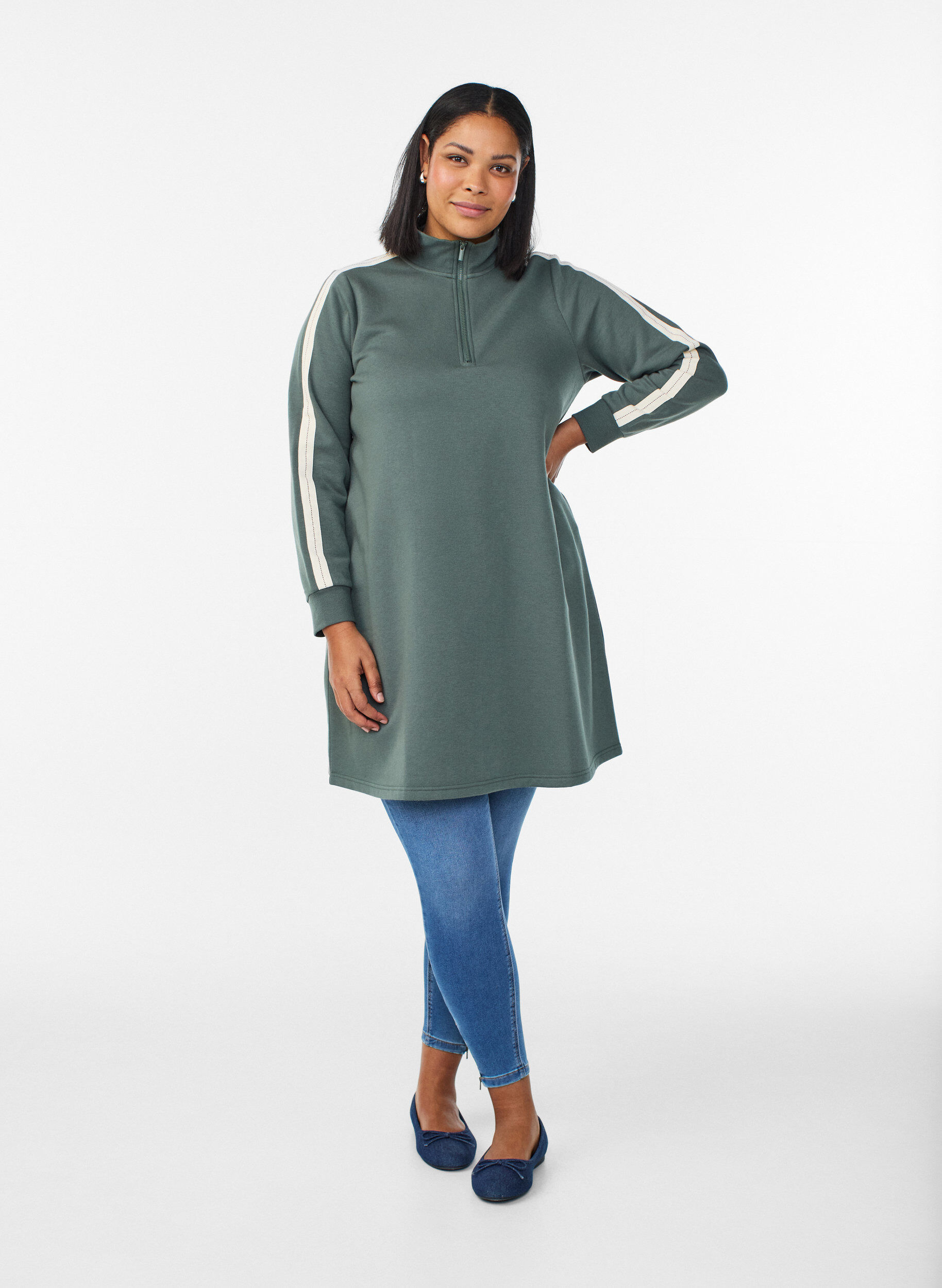 ZizziKurzes Sweatshirtkleid mit hohem Kragen, Gr&uuml;n, Model image number 1