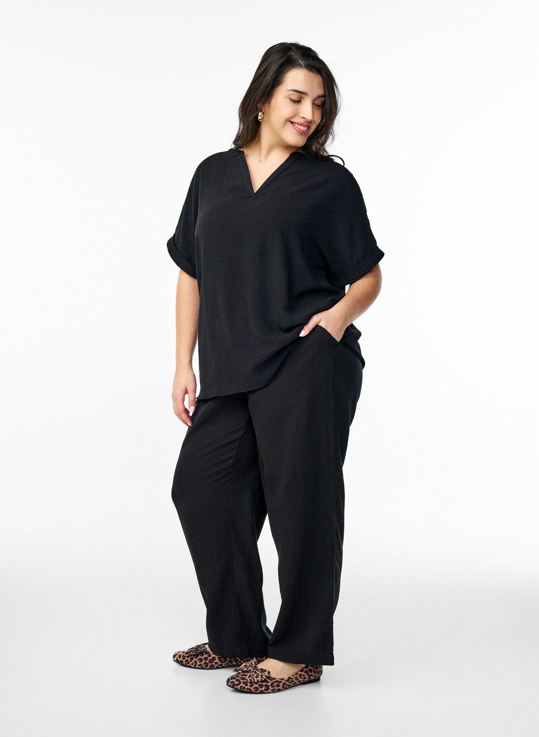 ZizziLockere Bluse mit kurzen &Auml;rmeln, Schwarz, Model image number 1