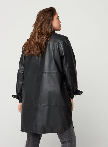 Lange Hemdjacke aus Leder, Black, Model image number 1