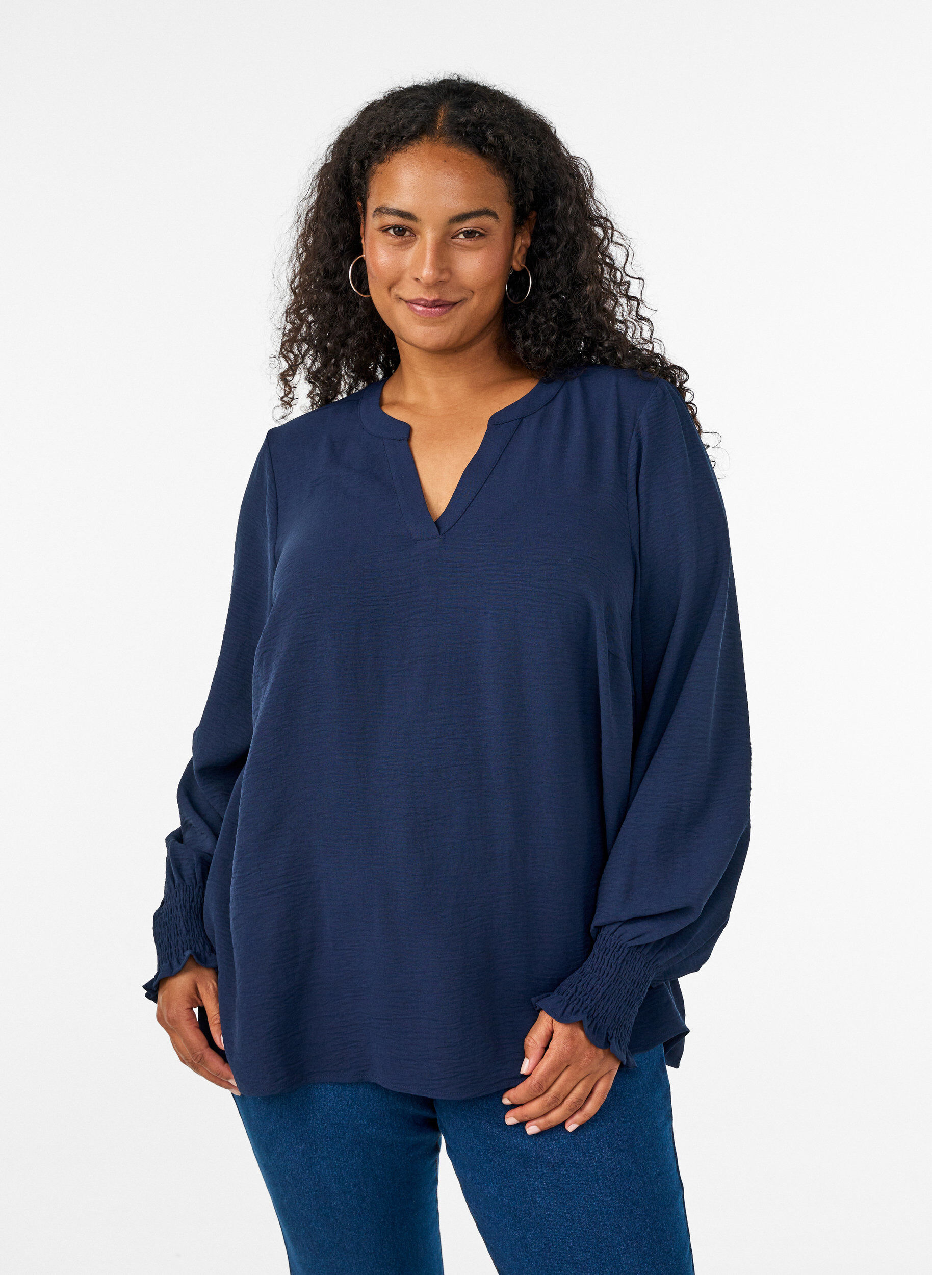 ZizziBluse mit Smockb&uuml;ndchen und V-Ausschnitt, Blau, Model image number 0