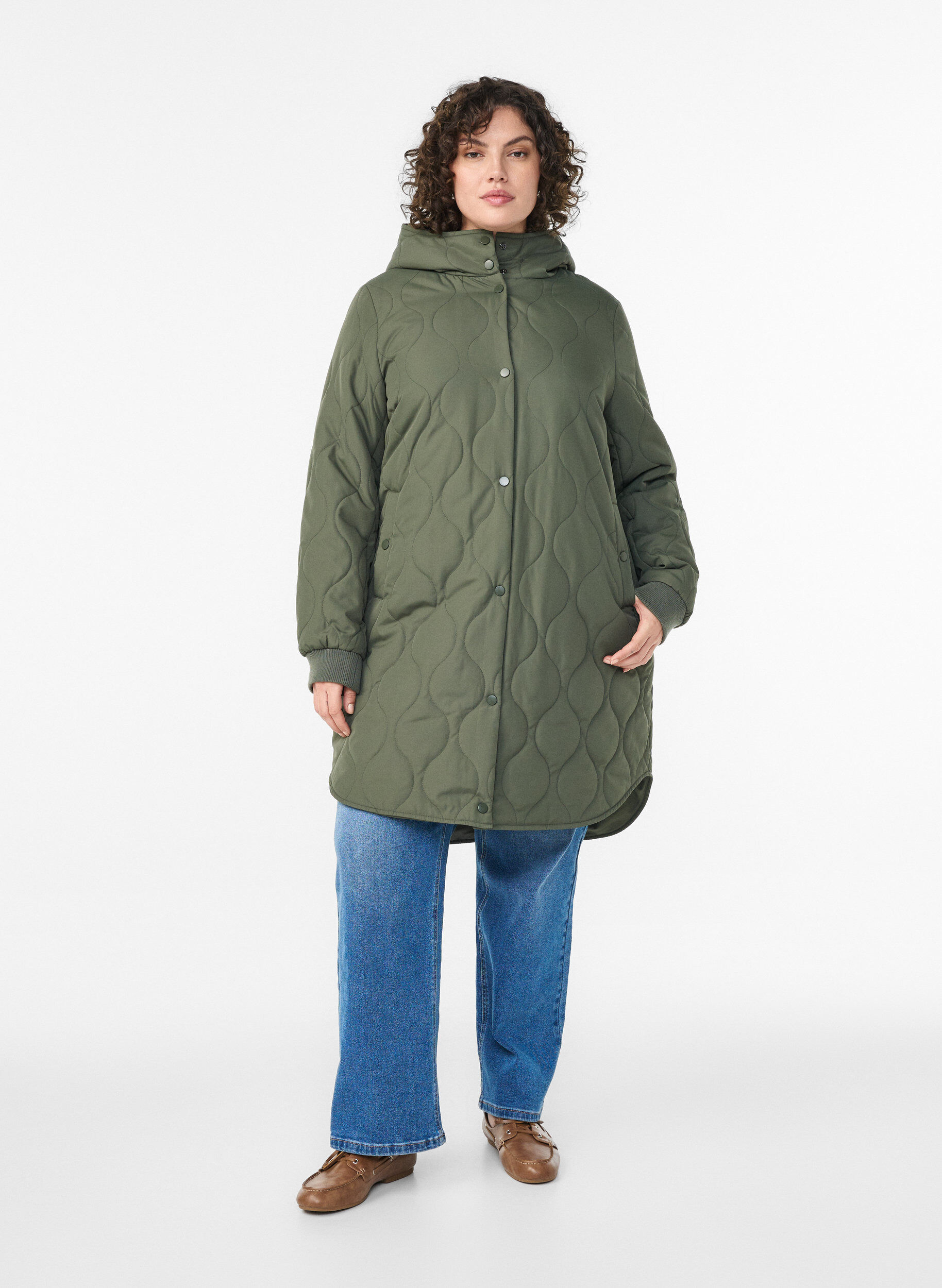 ZizziMittellange Steppjacke mit Kapuze, Gr&uuml;n, Model image number 1