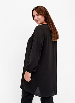 Langärmeliges Kleid mit V-Ausschnitt., Black, Model image number 1