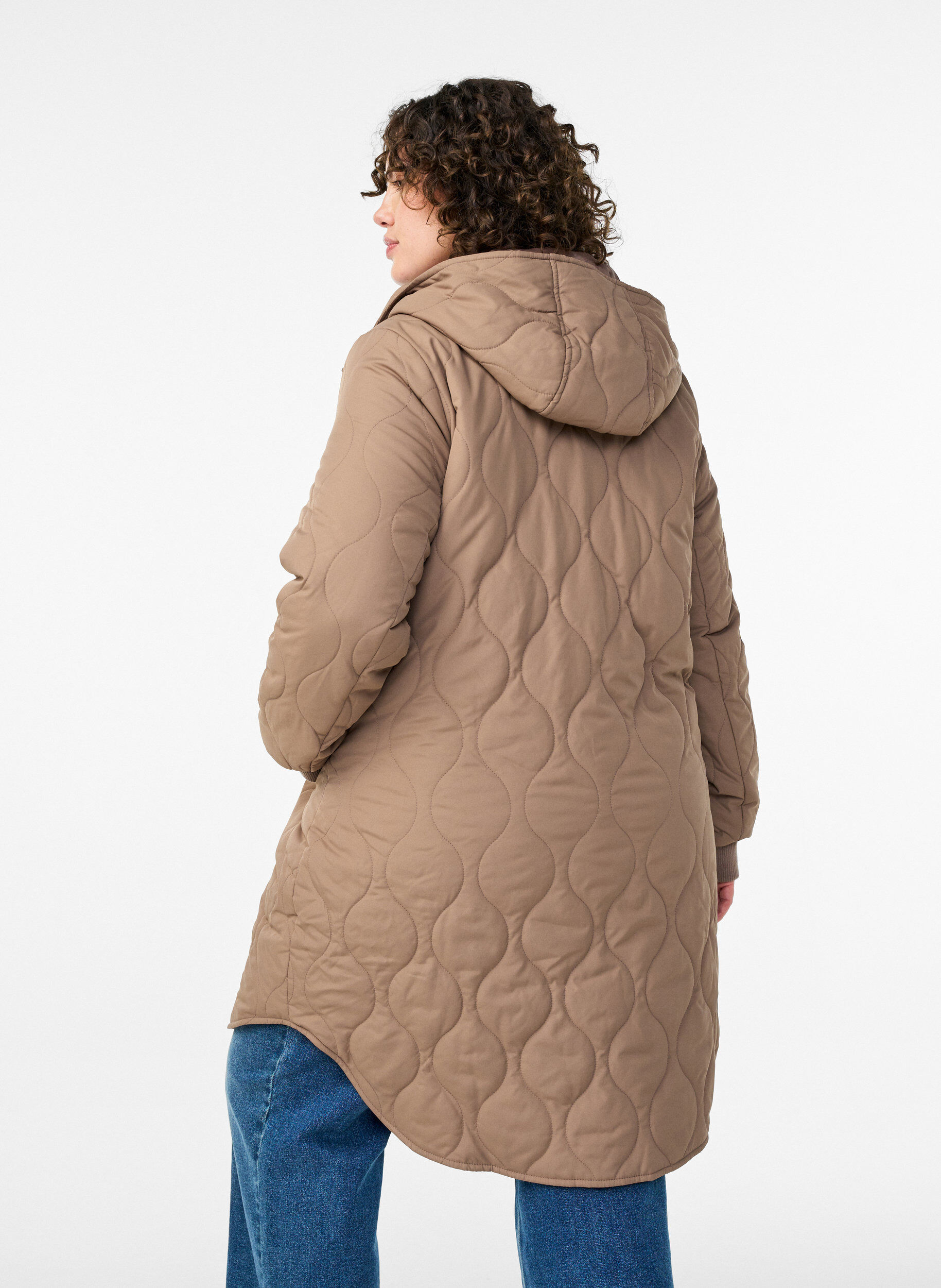 ZizziMittellange Steppjacke mit Kapuze, Braun, Model image number 2