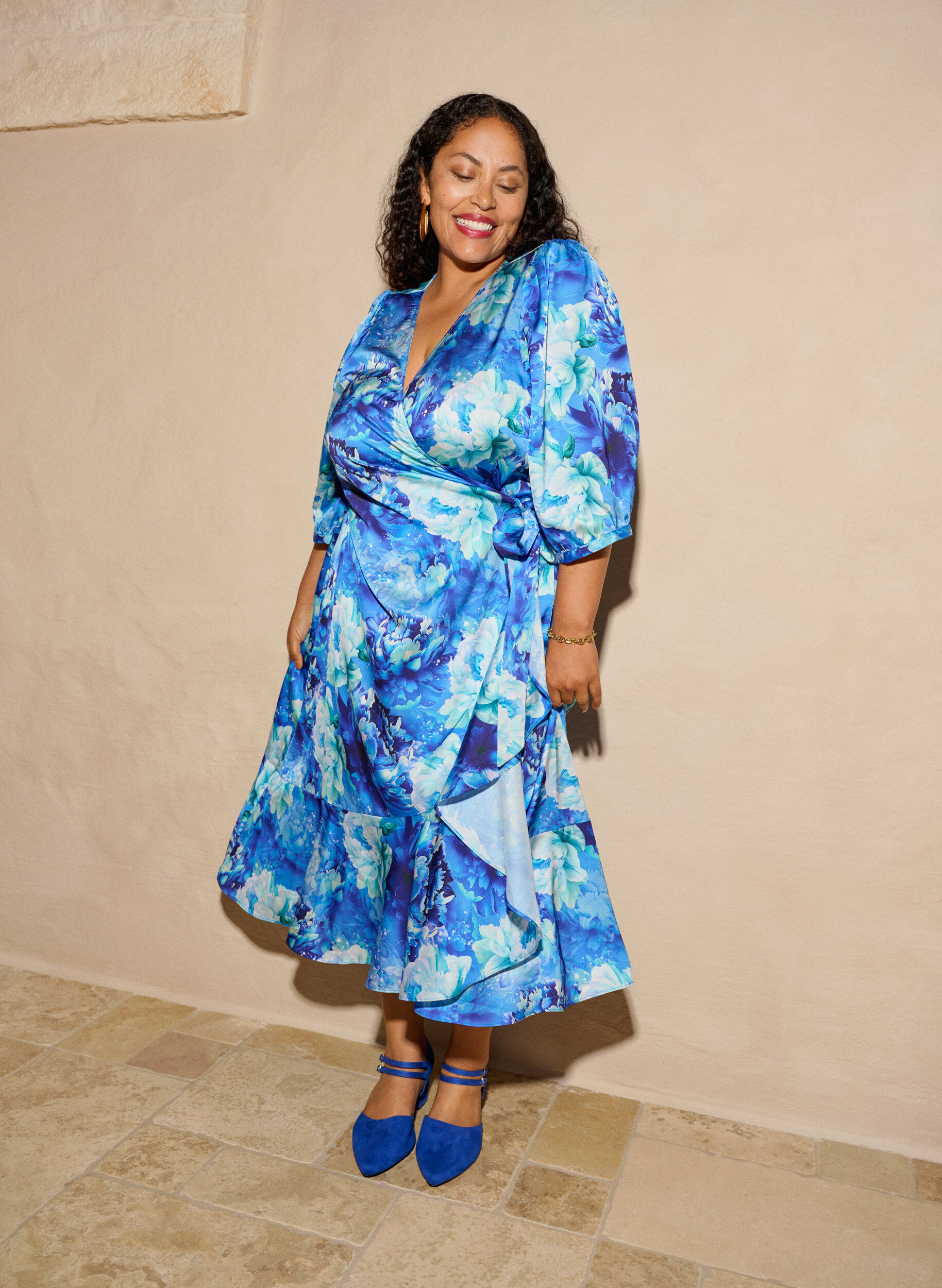 ZizziGebl&uuml;mtes Wickelkleid mit 3/4-&Auml;rmeln, Blau, Image image number 0