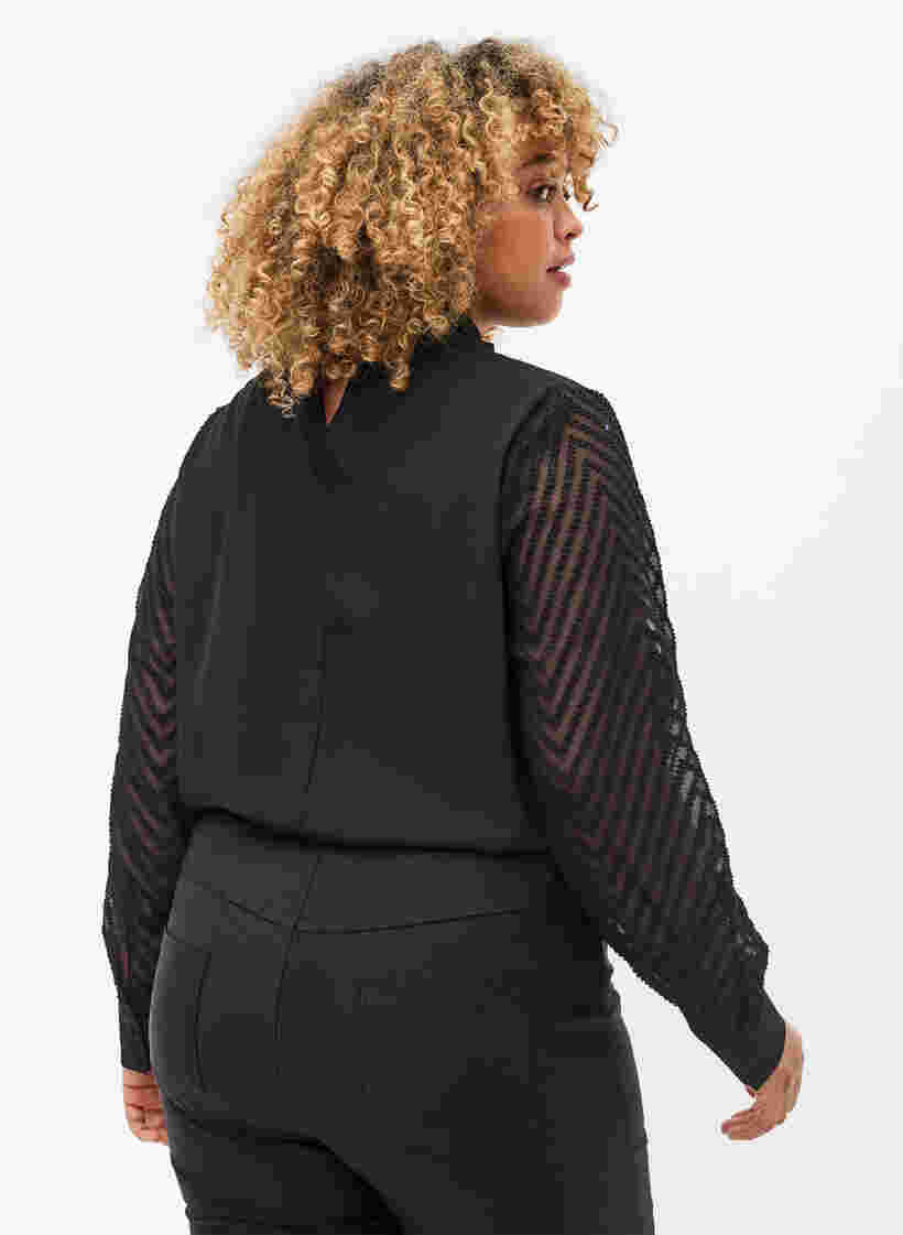 Hochgeschlossene Bluse mit langen, transparenten Ärmeln, Black, Model