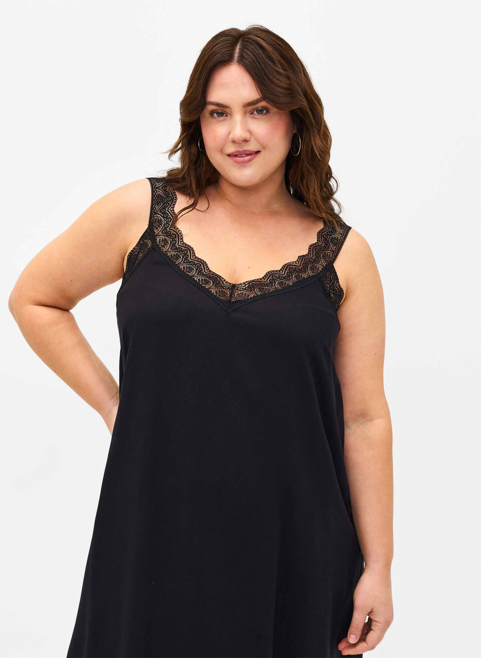 ZizziMidi-Tr&auml;gerkleid aus Viskose mit Spitze, Black, Model image number 2