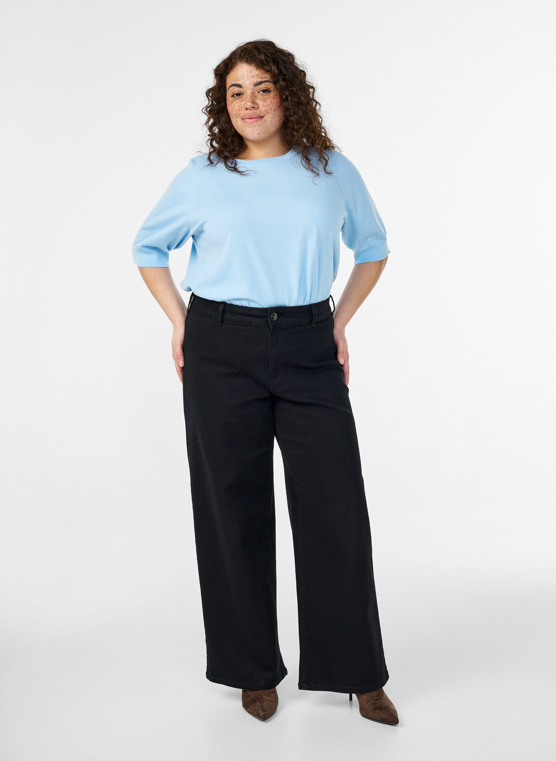 ZizziFein gestrickte Bluse mit kurzen &Auml;rmeln, Blau, Model image number 1