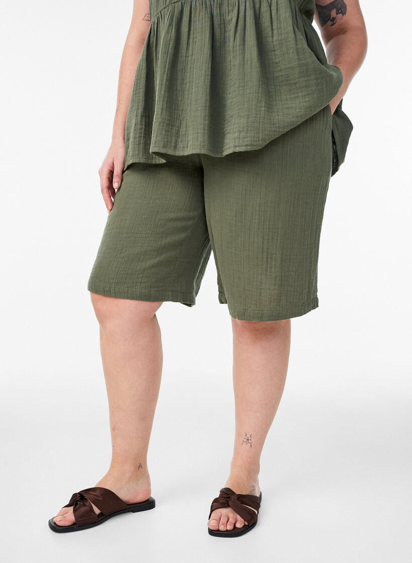 Lockere Shorts aus Baumwollmusselin mit hoher Taille, Gr&uuml;n, Model image number 3