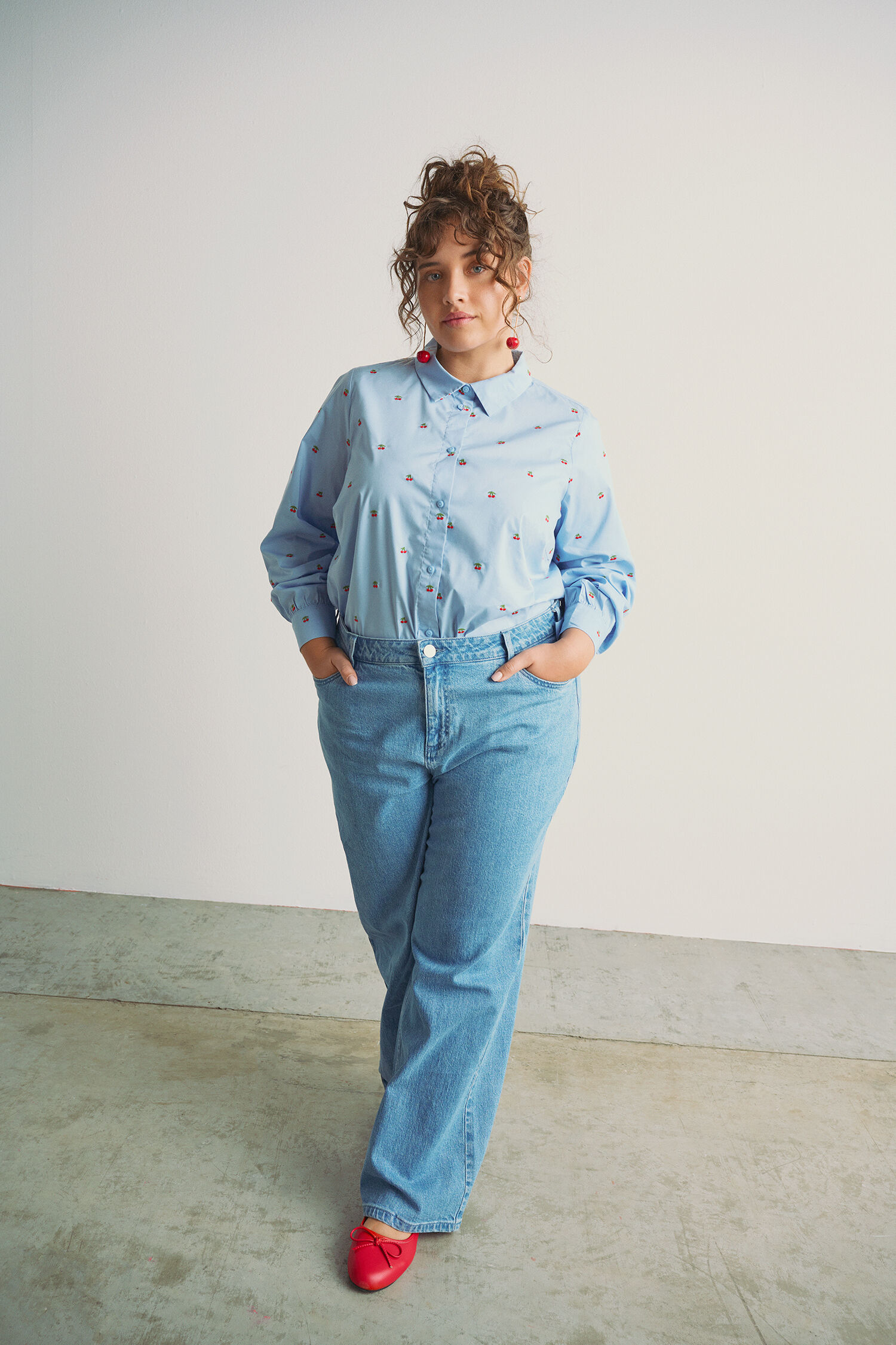 Hemd mit Kirschen, , Model