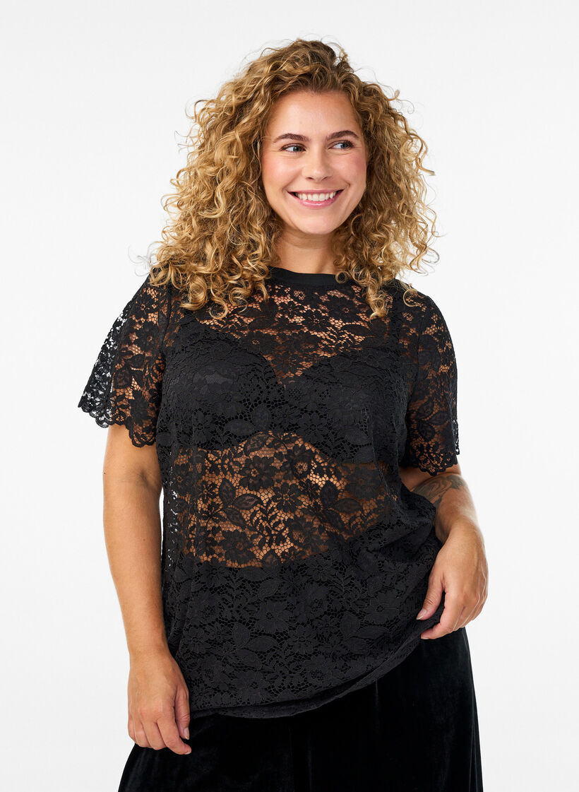 Bluse aus Spitze mit kurzen Ärmeln und Rundhalsausschnitt, Schwarz, Model