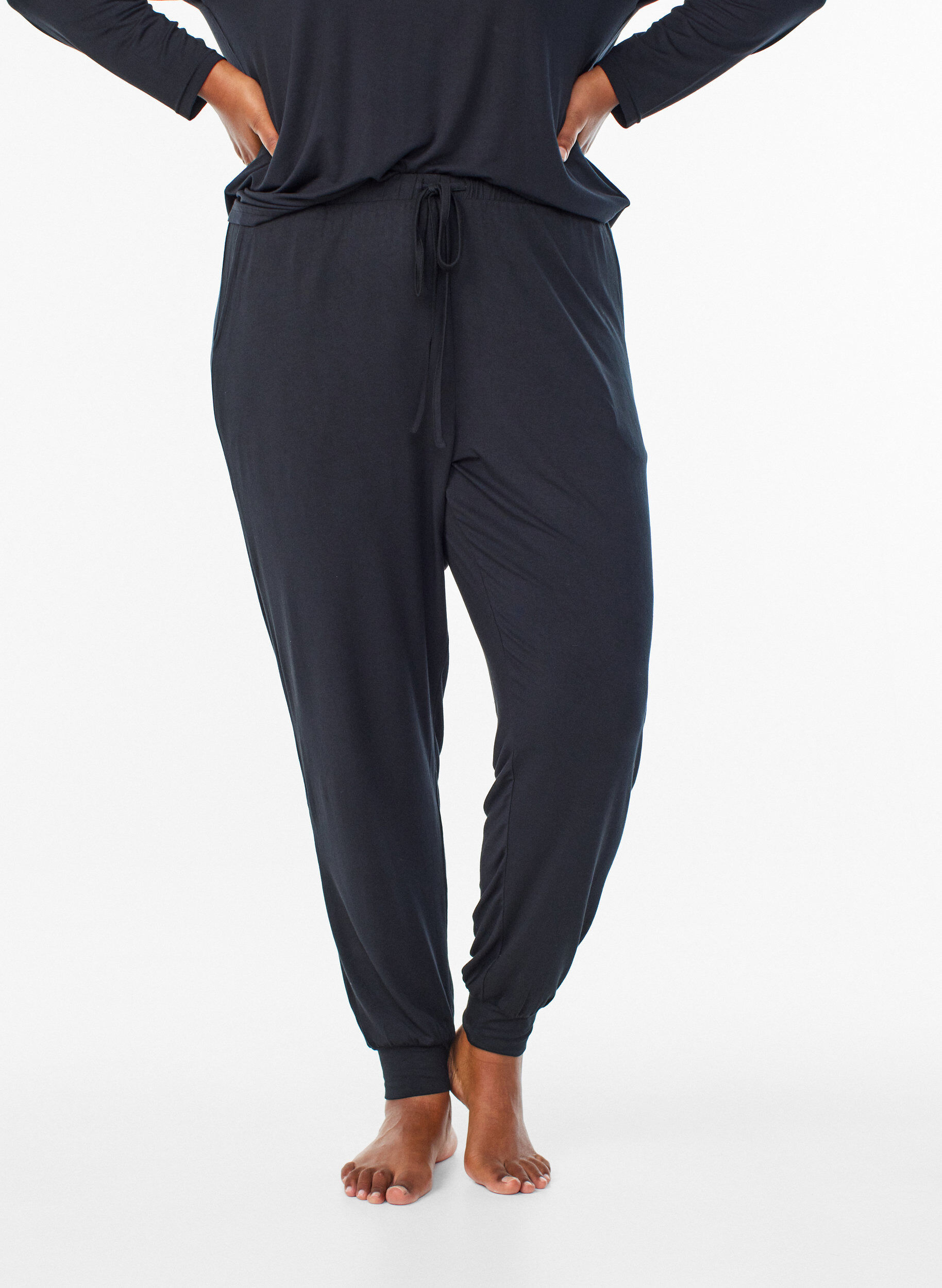ZizziSchlafhose aus Modal mit hoher Taille, Schwarz, Model image number 2