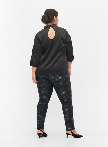 Emily-Jeans mit Muster und Nieten, Black AOP, Model image number 1