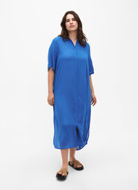 Hemdkleid aus Viskose mit kurzen Ärmeln, Victoria blue, Model