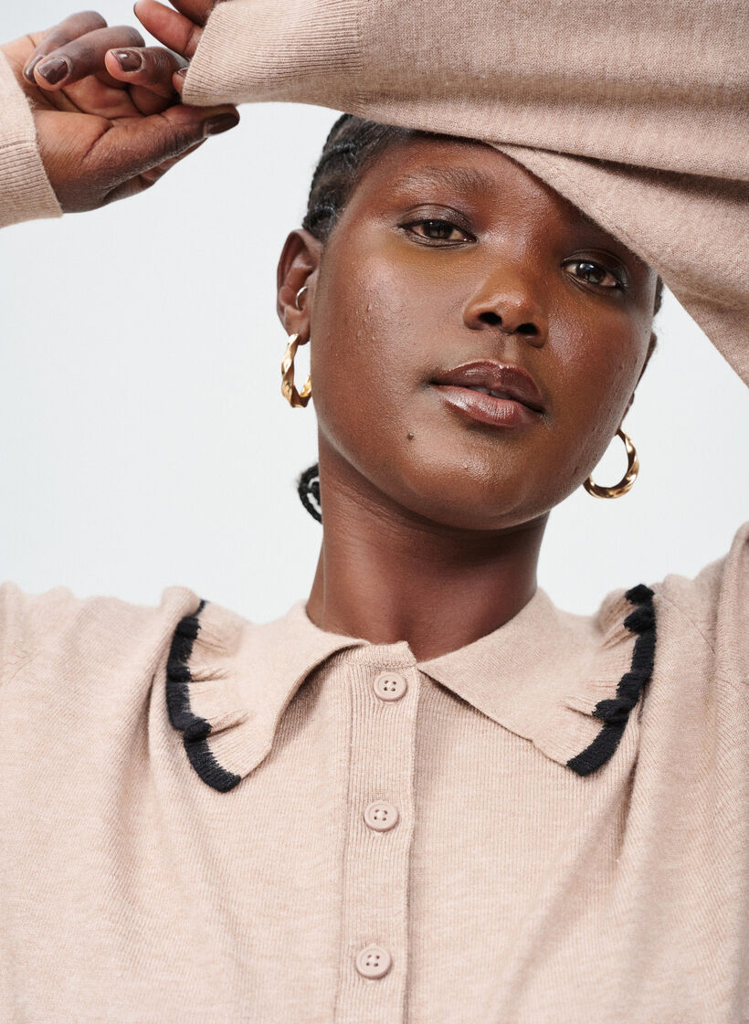 Strickbluse mit Kragen und Kontrastrüsche, Beige, Image