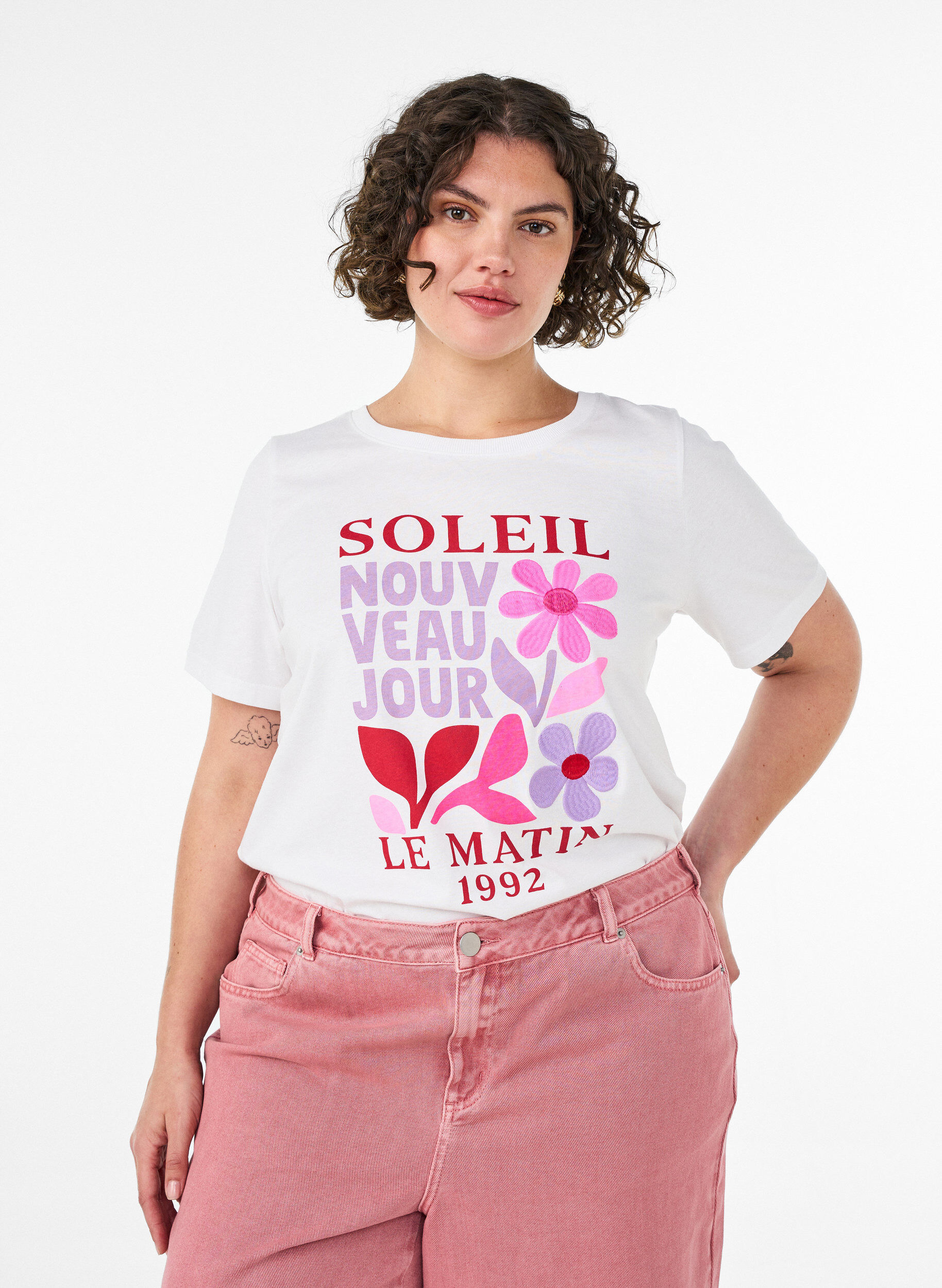 T-Shirt aus Baumwolle mit Print, Wei&szlig;, Model