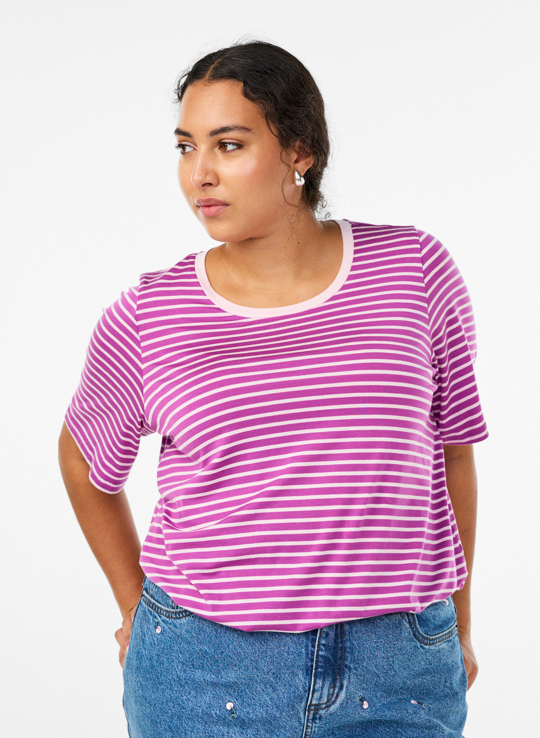 T-Shirt mit TENCEL&trade; Lyocell und Streifen, Lila, Model