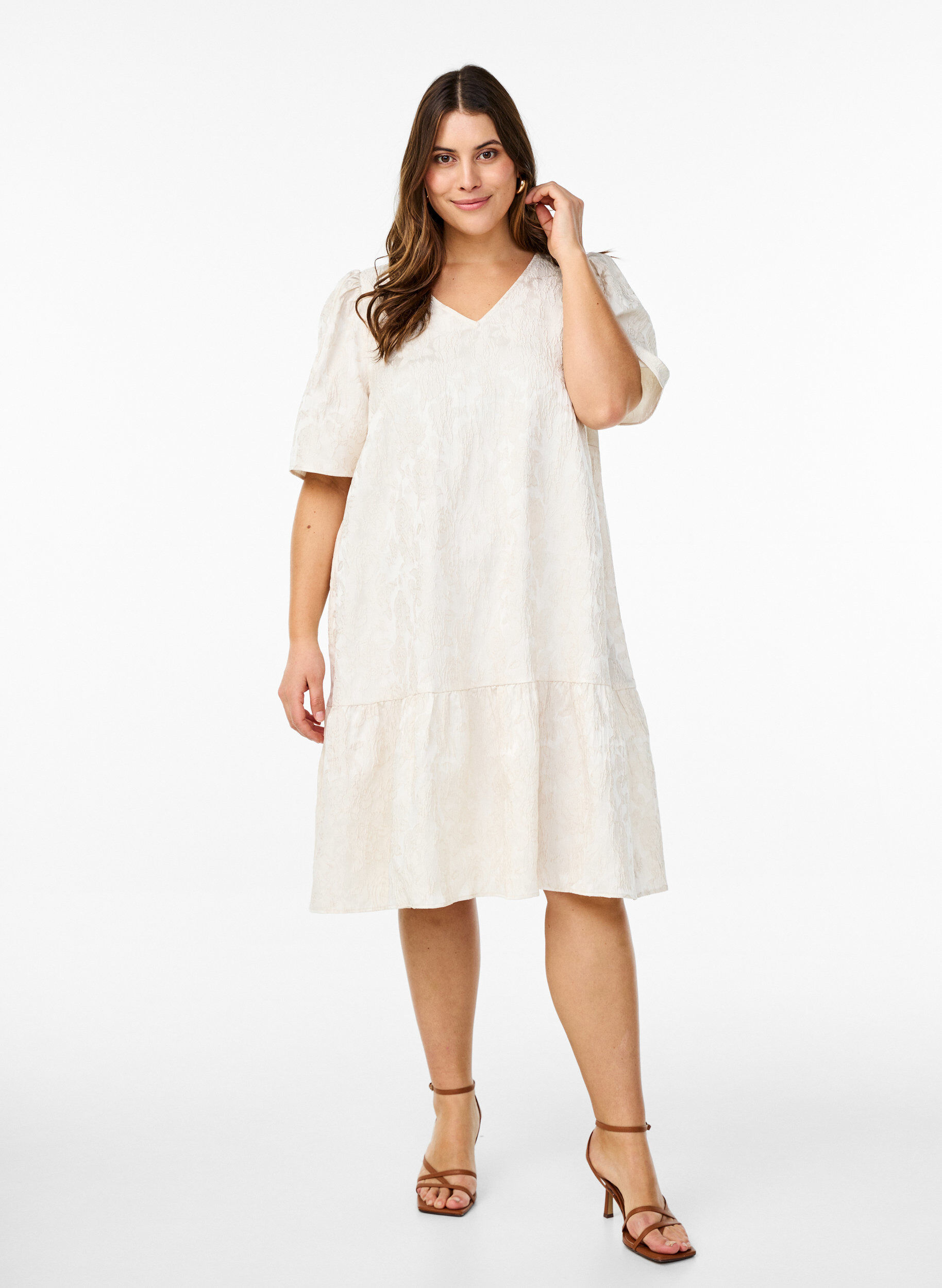 ZizziKnielanges Kleid aus Jacquard mit kurzen &Auml;rmeln, Whisper White, Model image number 3