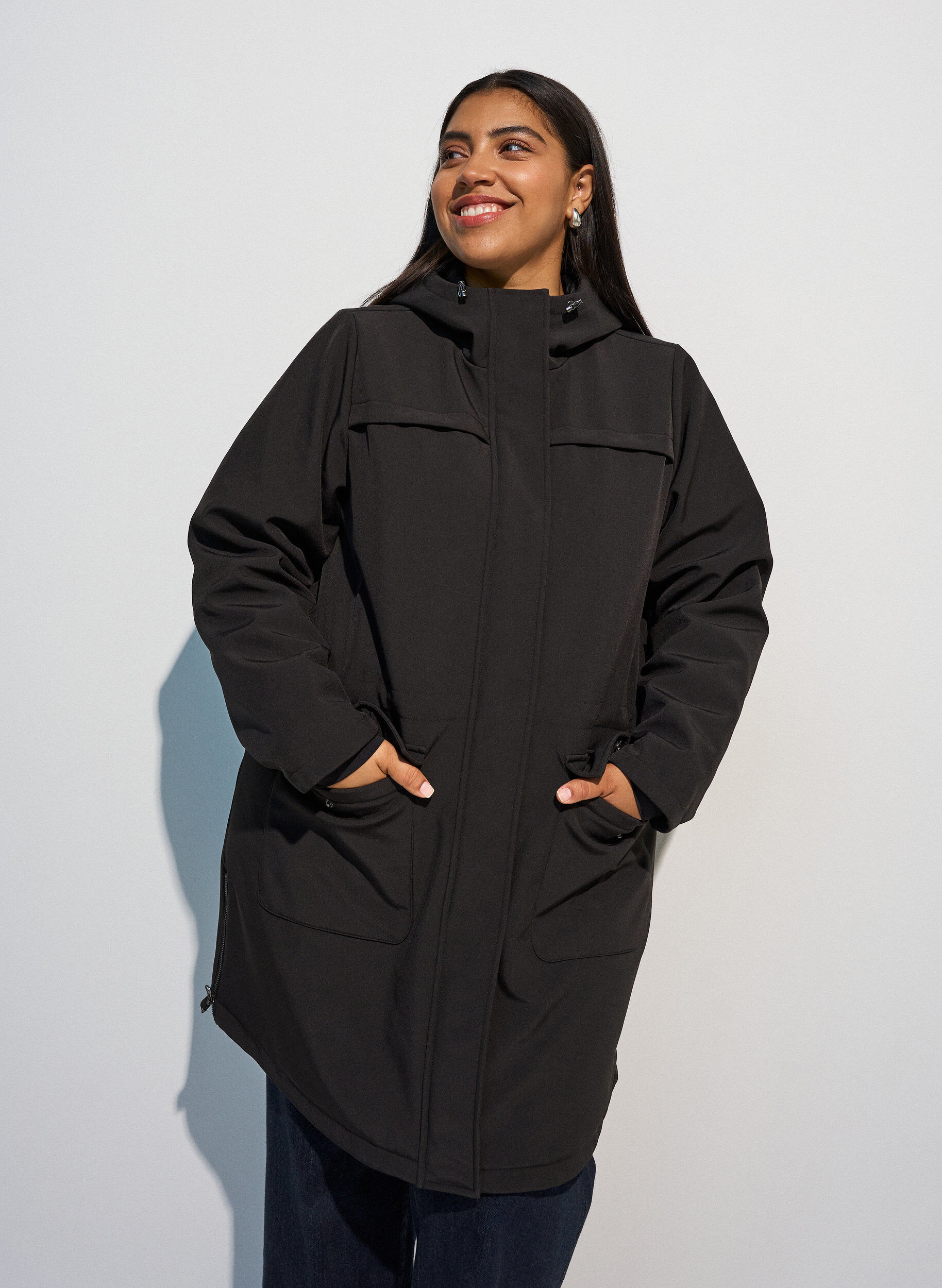 Wasserabweisende Softshell-Jacke mit Steppfutter, Schwarz, Model