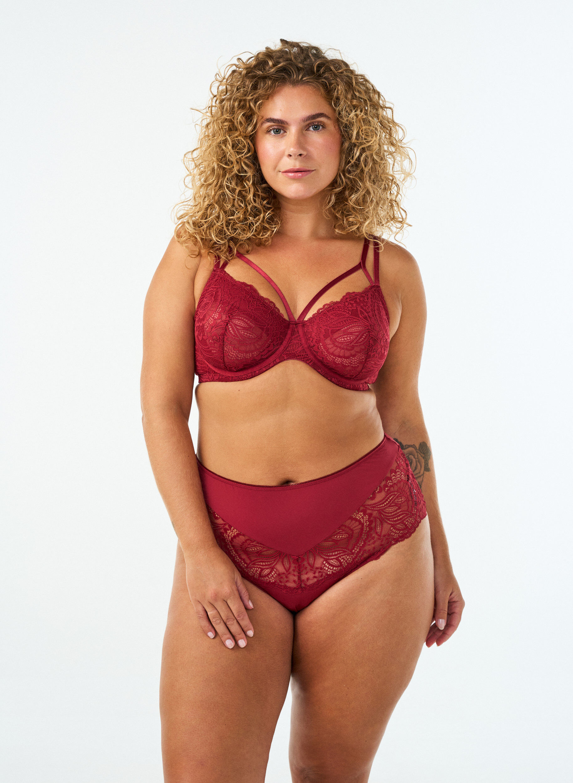 ZizziFull-Coverage-BH mit Spitze und doppelten Tr&auml;gern, Schwarz, Model image number 1