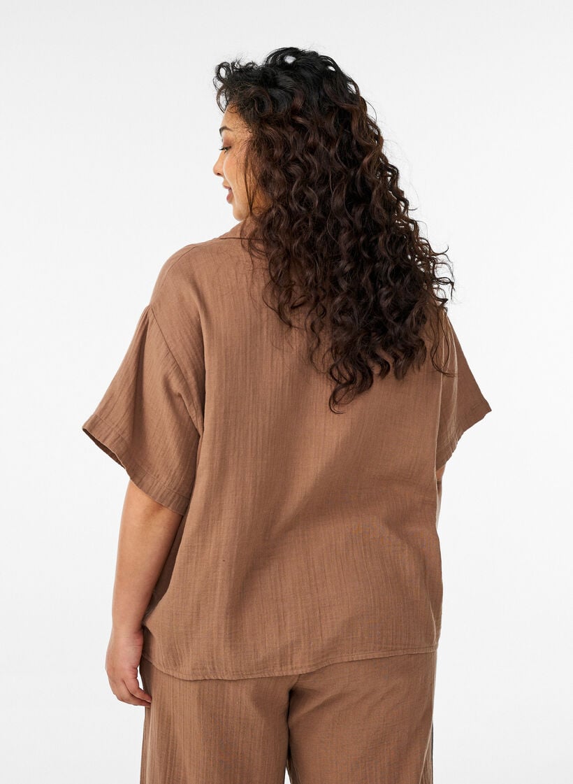 Bluse aus Baumwoll-Musselin mit kurzen &Auml;rmeln, Braun, Model