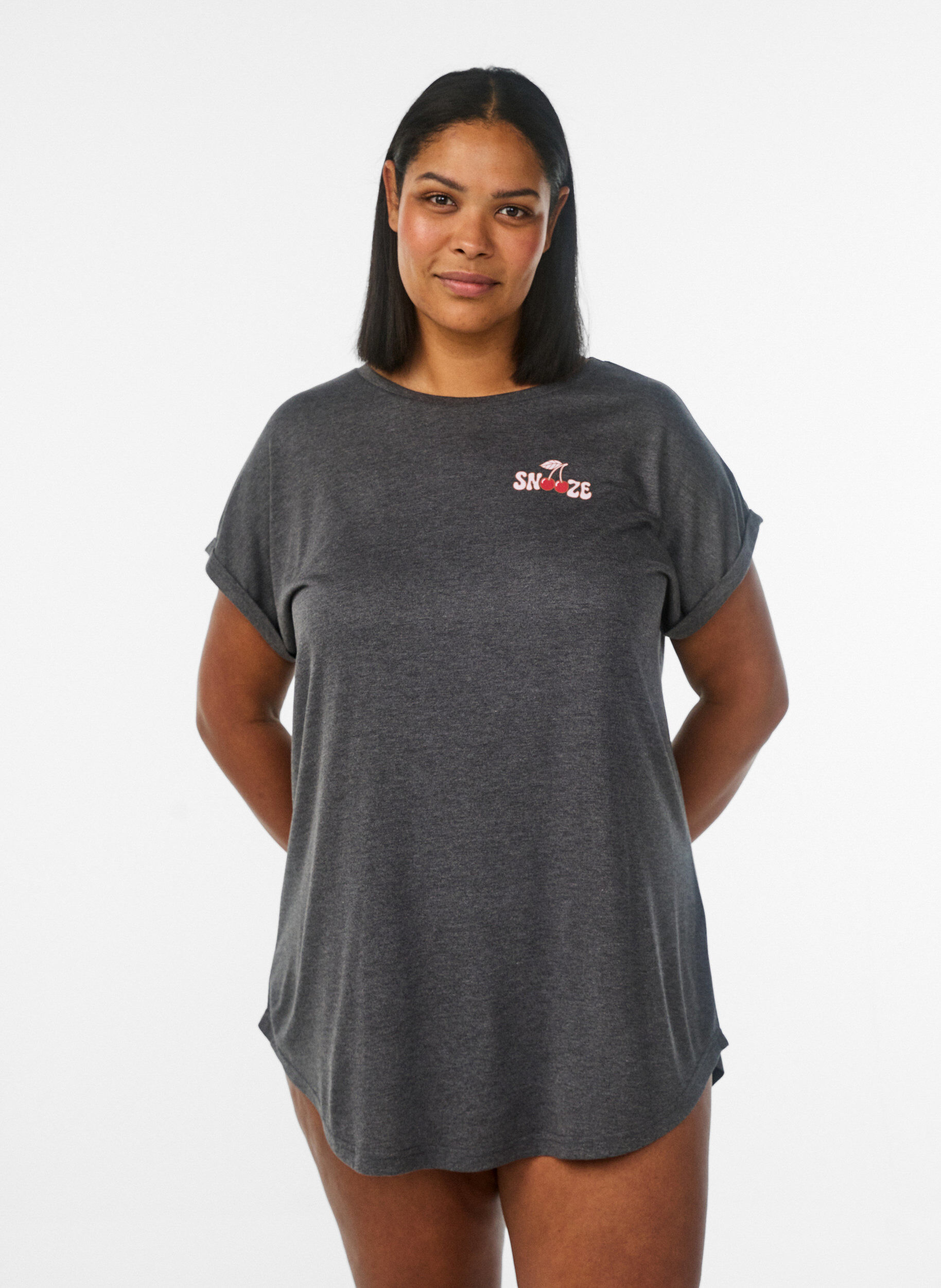 ZizziKurz&auml;rmliges Nachthemd mit Textdruck, Schwarz, Model image number 0