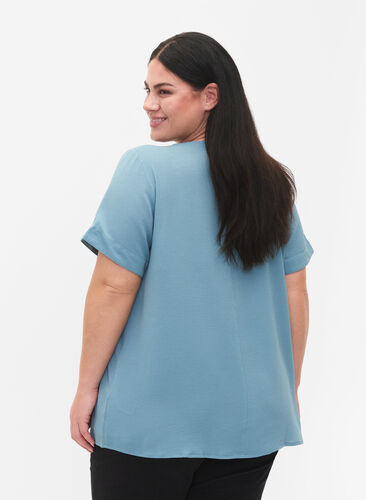 Kurzärmelige Bluse mit V-Ausschnitt, Smoke Blue, Model image number 1