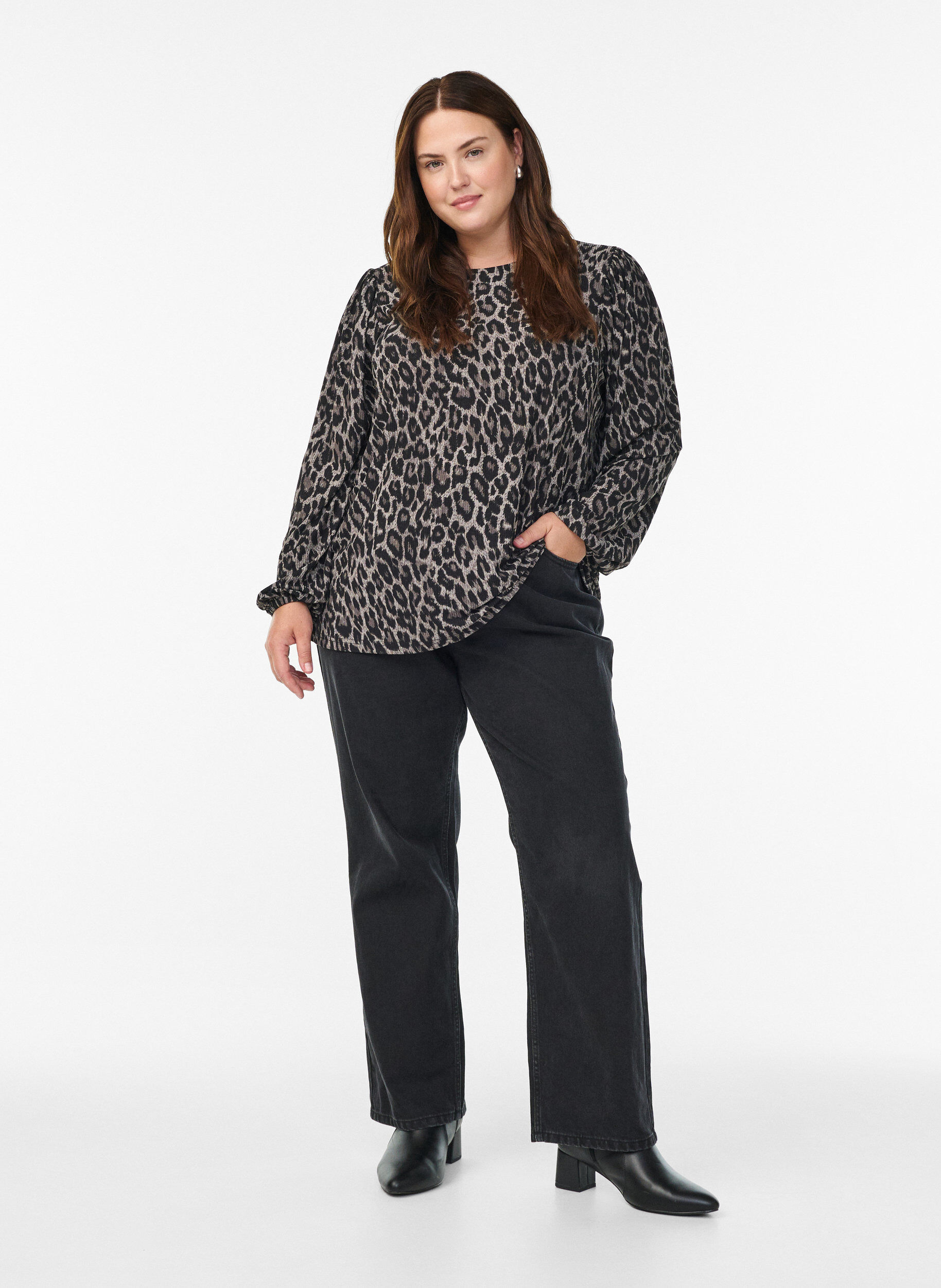 ZizziBluse mit langen &Auml;rmeln und Leopardenmuster, Grau, Model image number 1