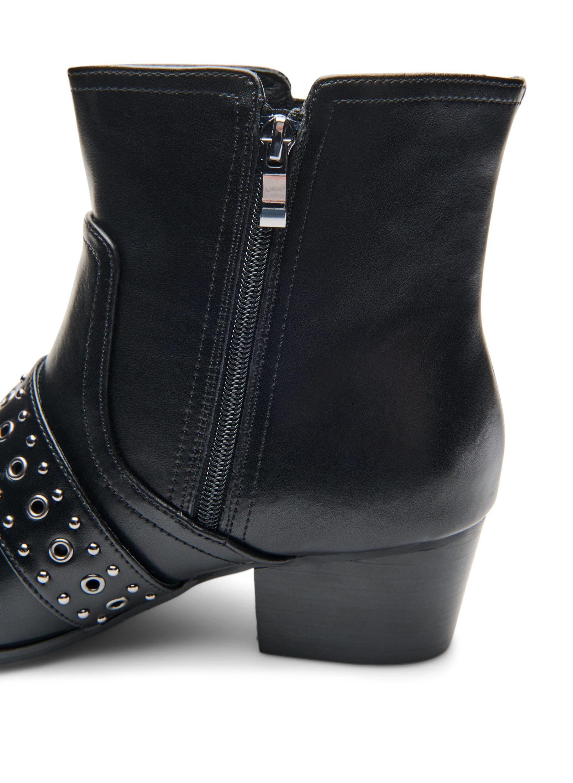 ZizziKn&ouml;chelstiefel aus Leder mit Riemen und Nieten, Schwarz, Packshot image number 4
