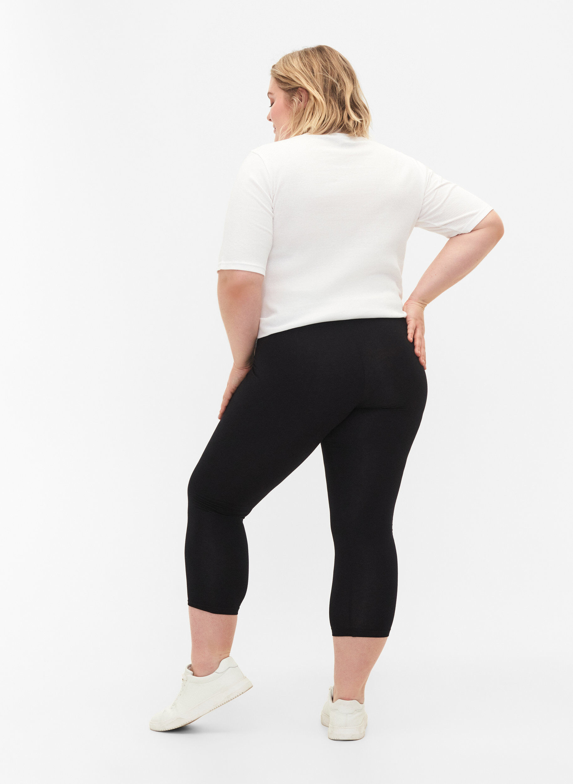 ZizziBasic 3/4-Leggings aus Viskose, Schwarz, Model image number 2