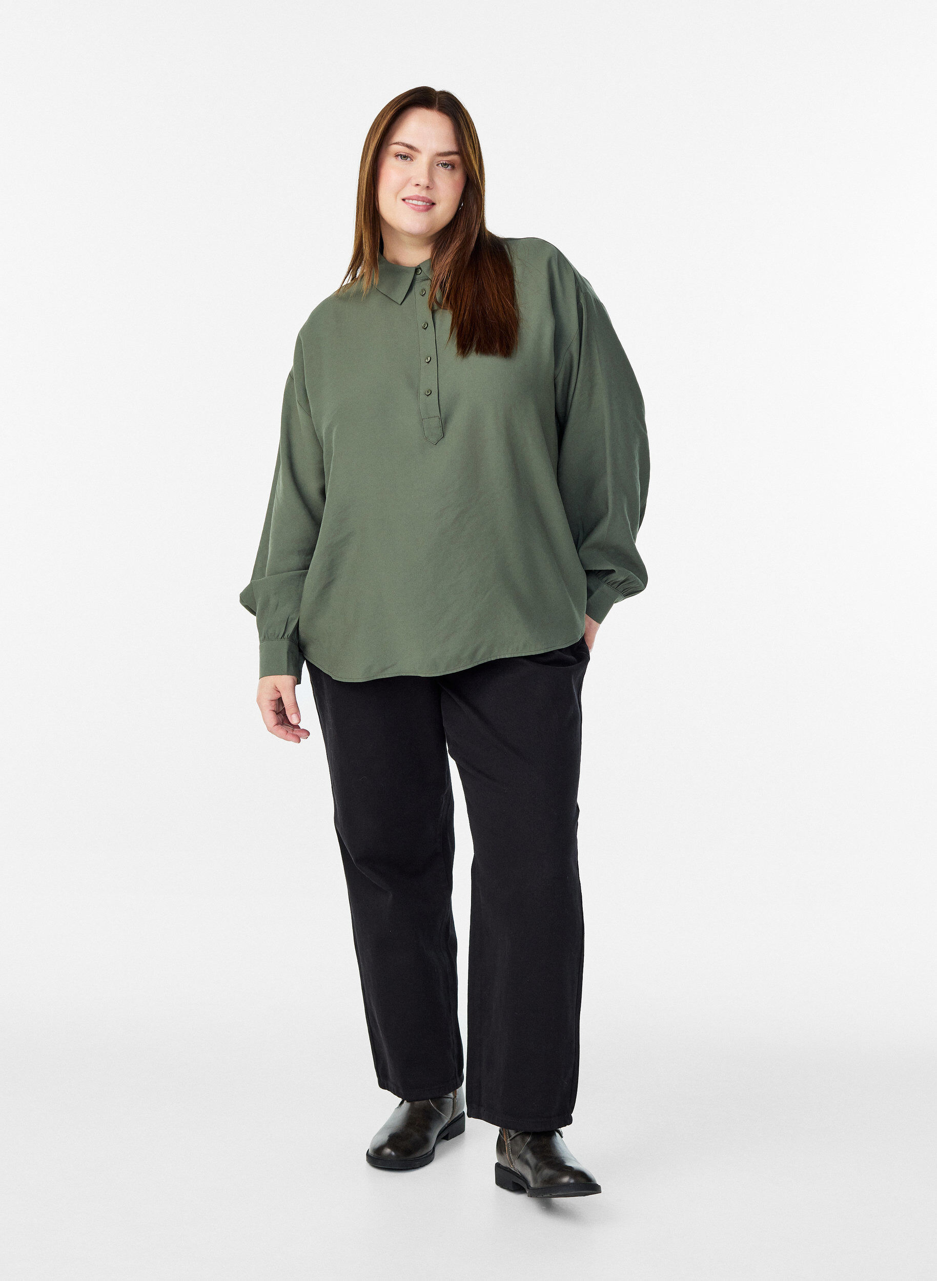 ZizziHemdbluse mit Knopfdetail am R&uuml;cken, Gr&uuml;n, Model image number 1