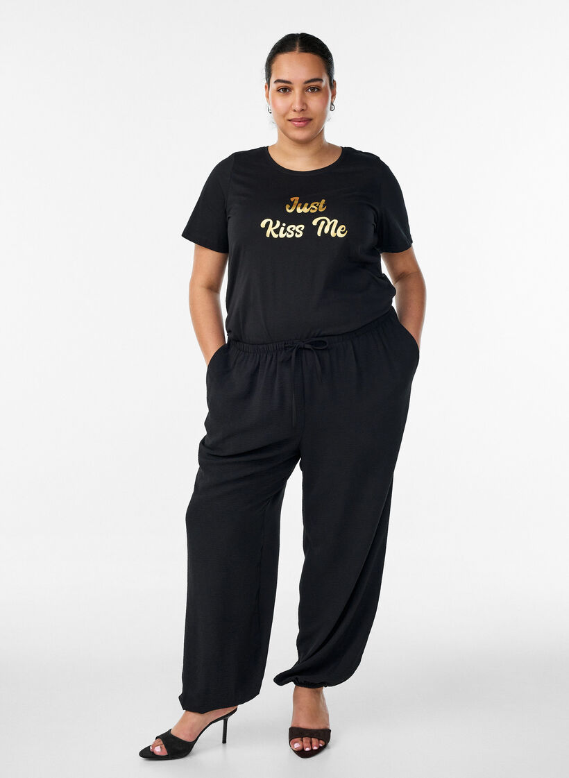 T-Shirt mit Print, Schwarz, Model image number 1