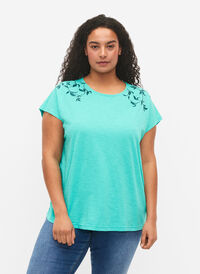 T-Shirt aus Baumwolle mit Blattprint, Turquoise C Leaf, Model