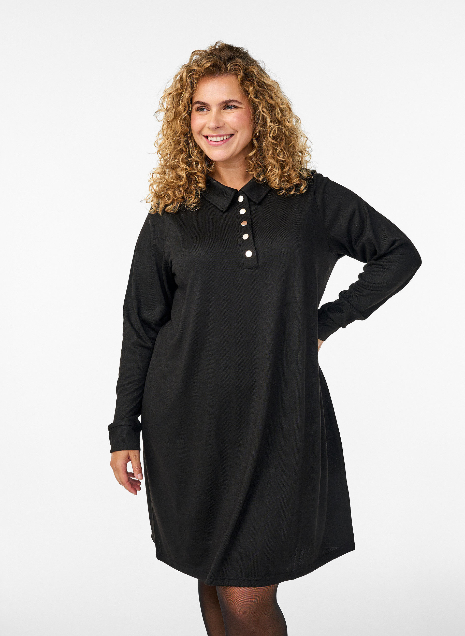 ZizziKurzes Polokleid mit Kn&ouml;pfen und langen &Auml;rmeln, Schwarz, Model image number 1