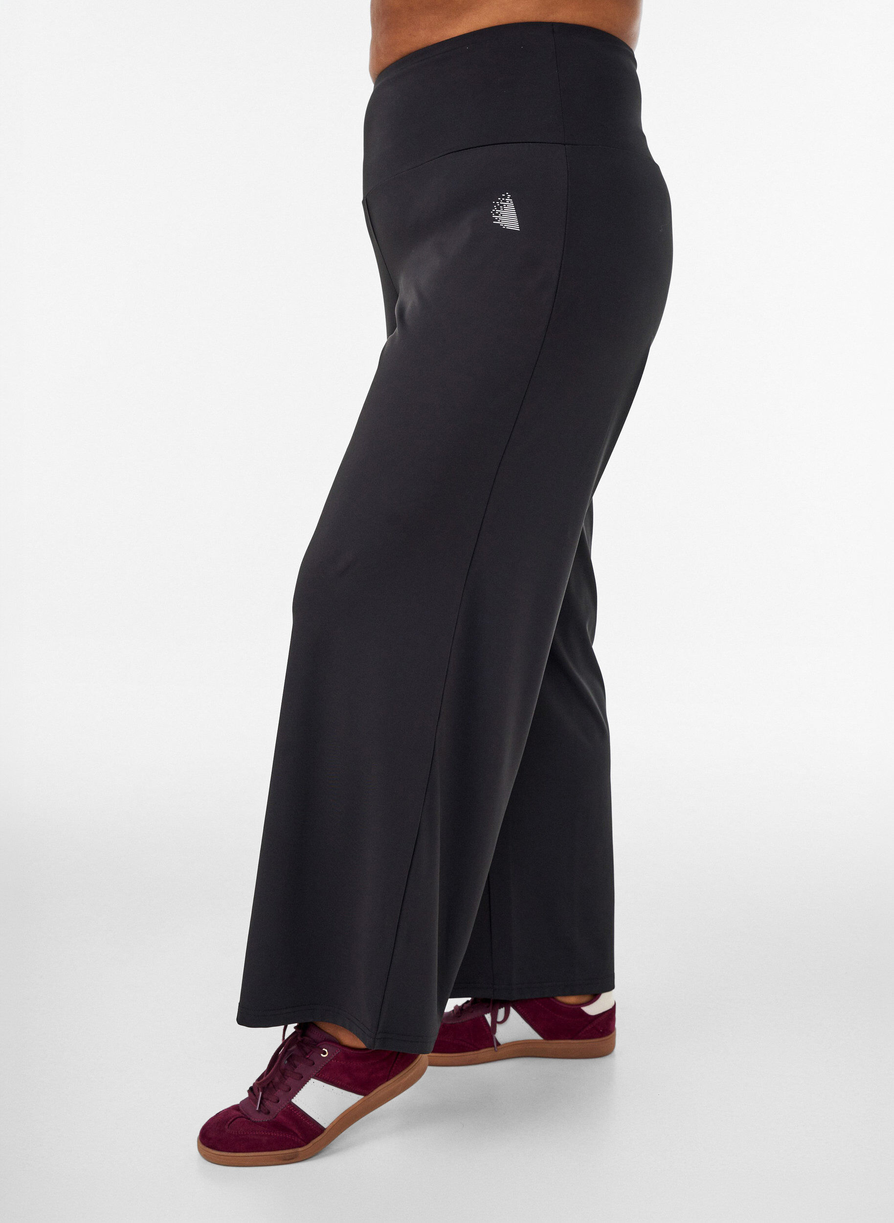 ZizziTrainingshose in weiter Passform, Schwarz, Model image number 0