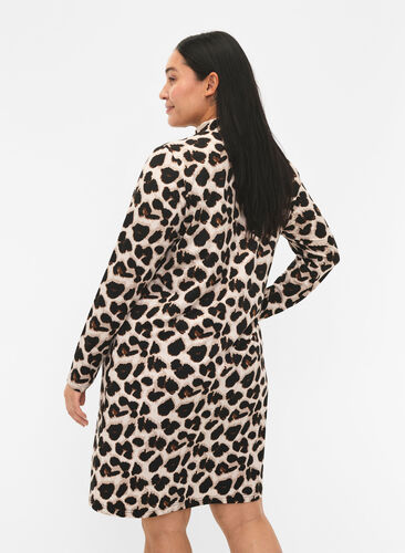 FLASH – Langärmeliges Kleid mit Rollkragen, Leopard AOP, Model image number 1