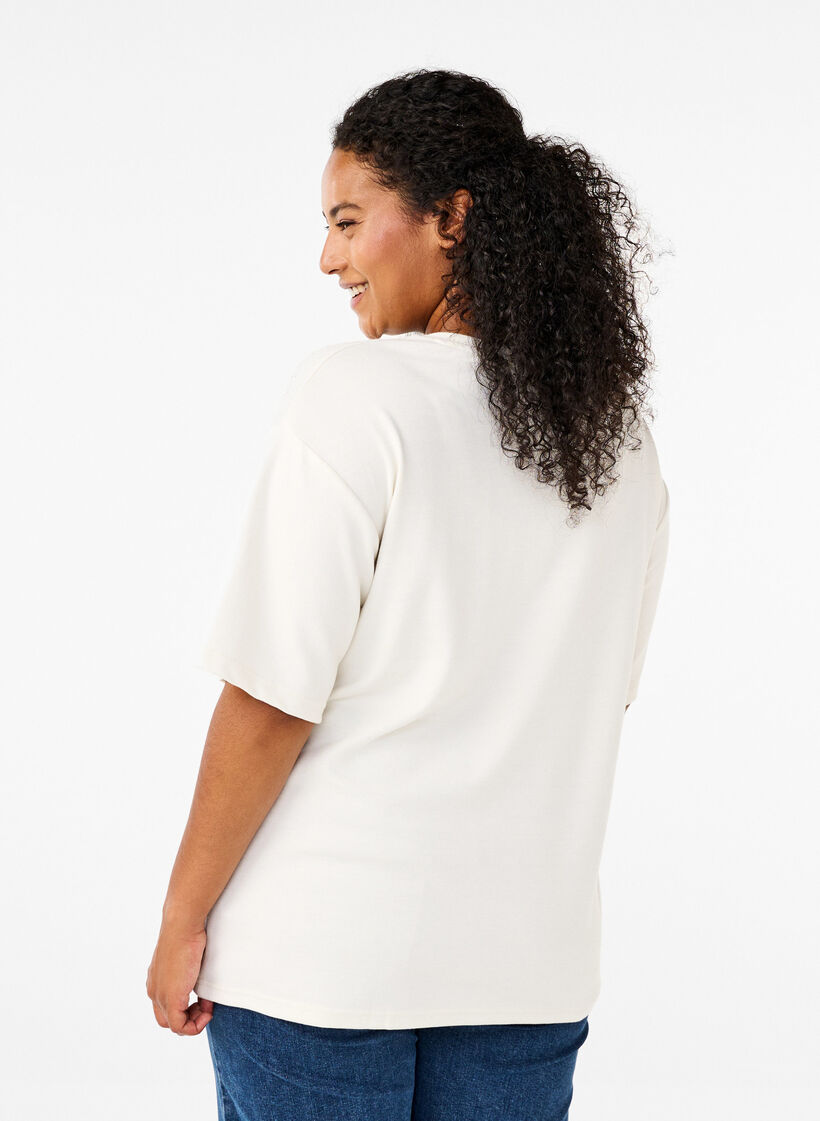 T-Shirt mit Strasssteinen und Rundhalsausschnitt, Weiß, Model image number 2