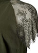 Bluse mit kurzen &Auml;rmeln aus Spitze und hohem Kragen, Gr&uuml;n, Packshot image number 3