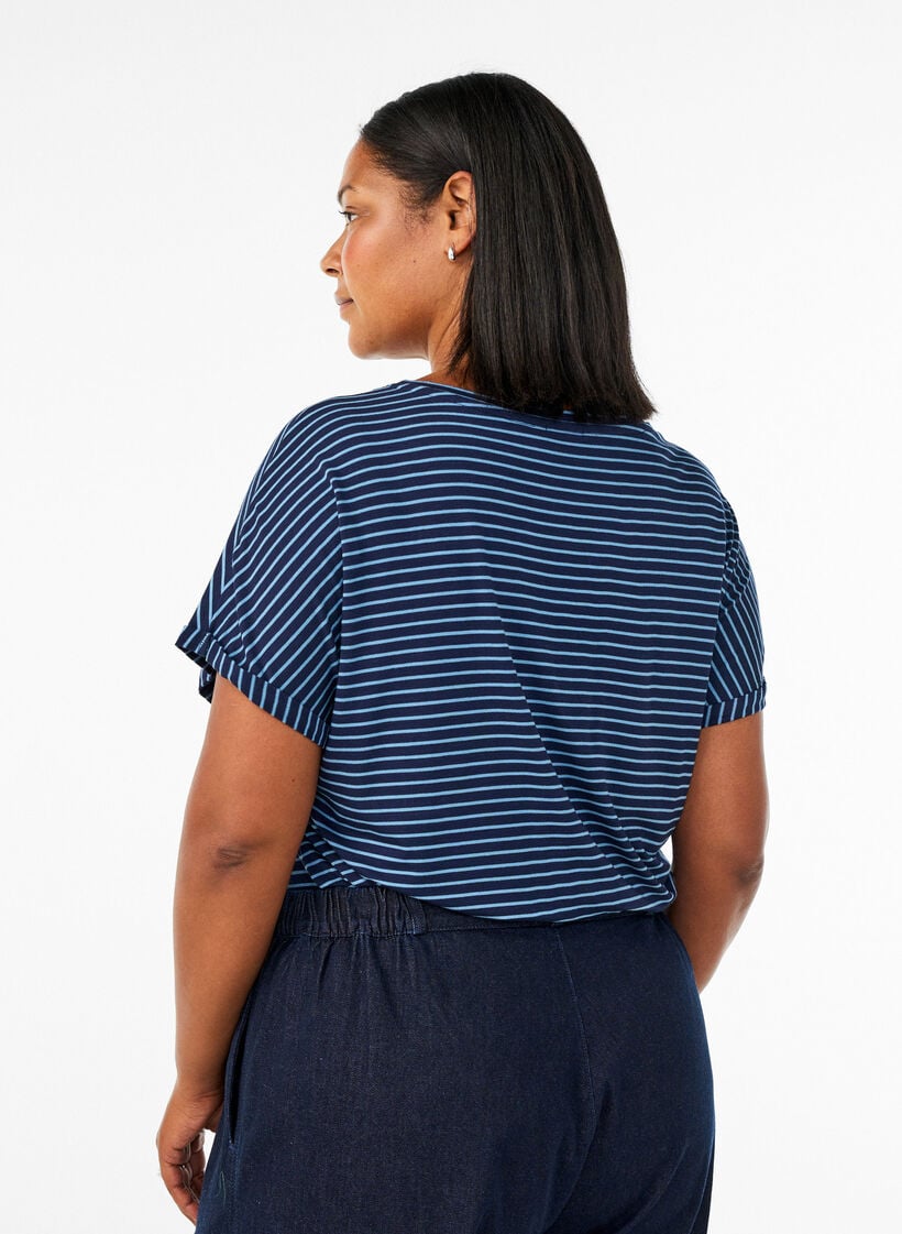 Gestreiftes T-Shirt aus Viskose mit Rundhalsausschnitt, Blau, Model image number 2