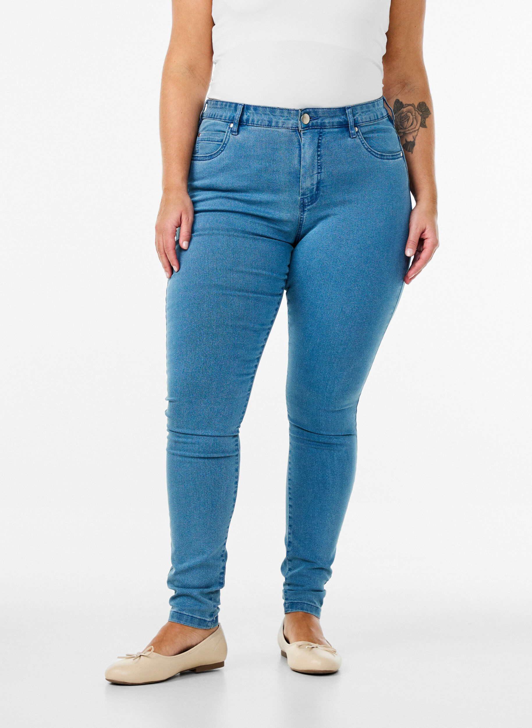 ZizziHochtaillierte Super Slim Amy Jeans, Blau, Model image number 2