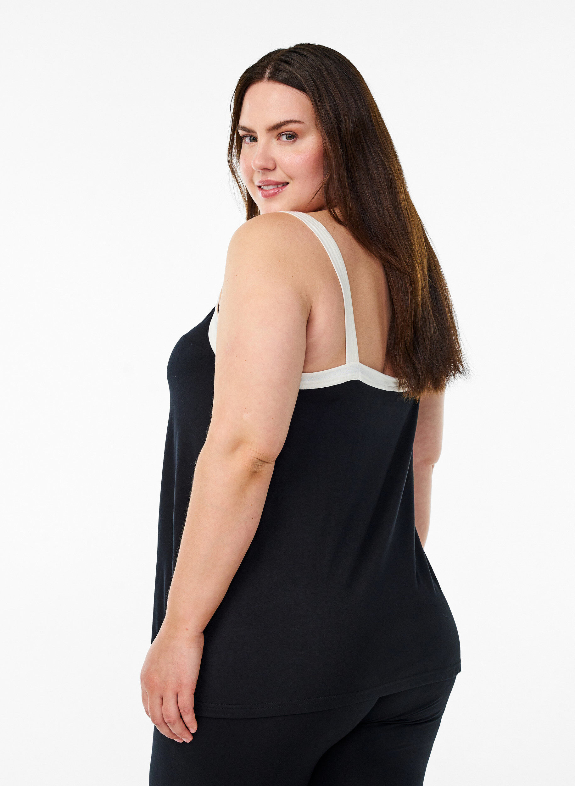 ZizziNachthemd mit Tr&auml;gern und V-Ausschnitt, Schwarz, Model image number 2