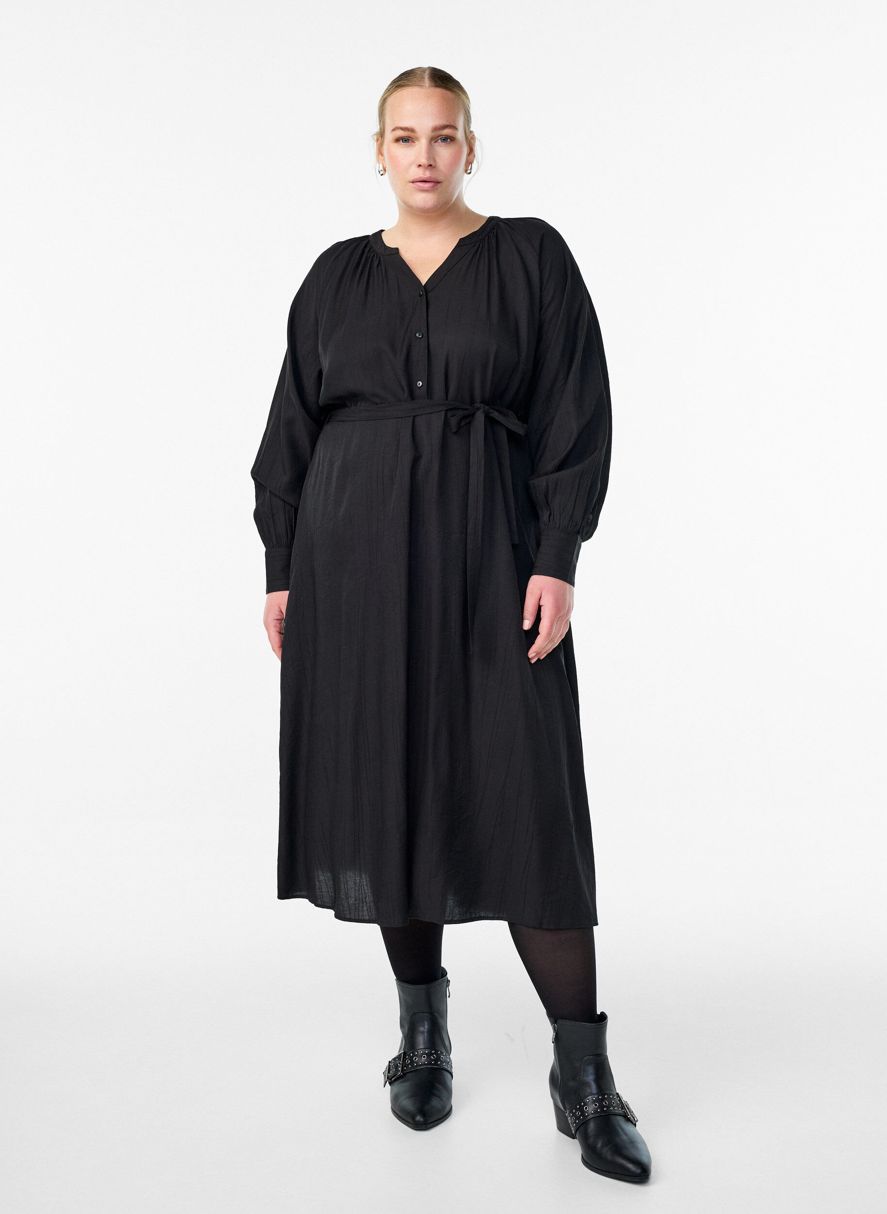 Midikleid mit Knopfleiste und Bindeg&uuml;rtel, Schwarz, Model