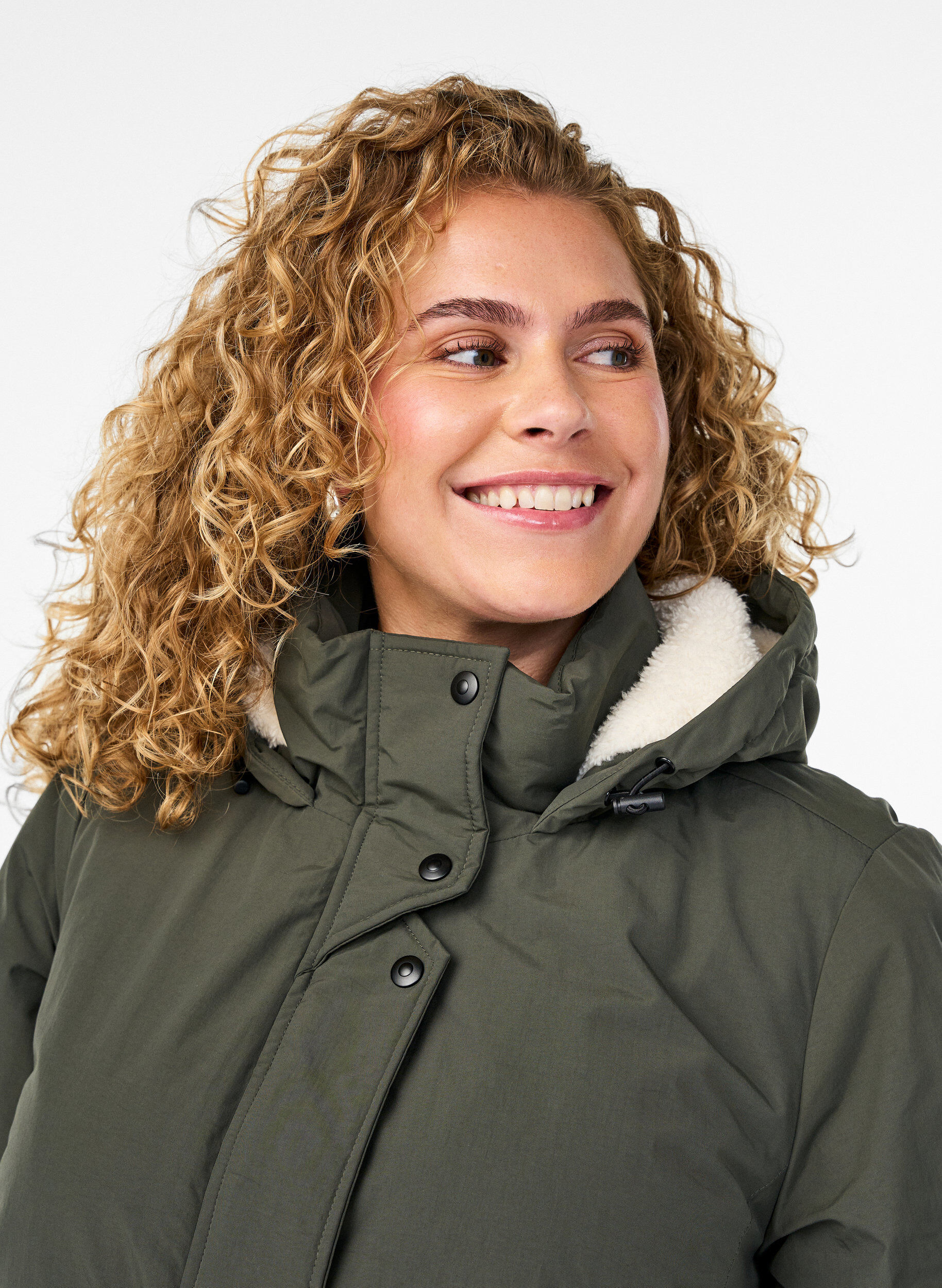 Leichter, gepolsterter Parka mit teddygef&uuml;tterter Kapuze, Gr&uuml;n, Model