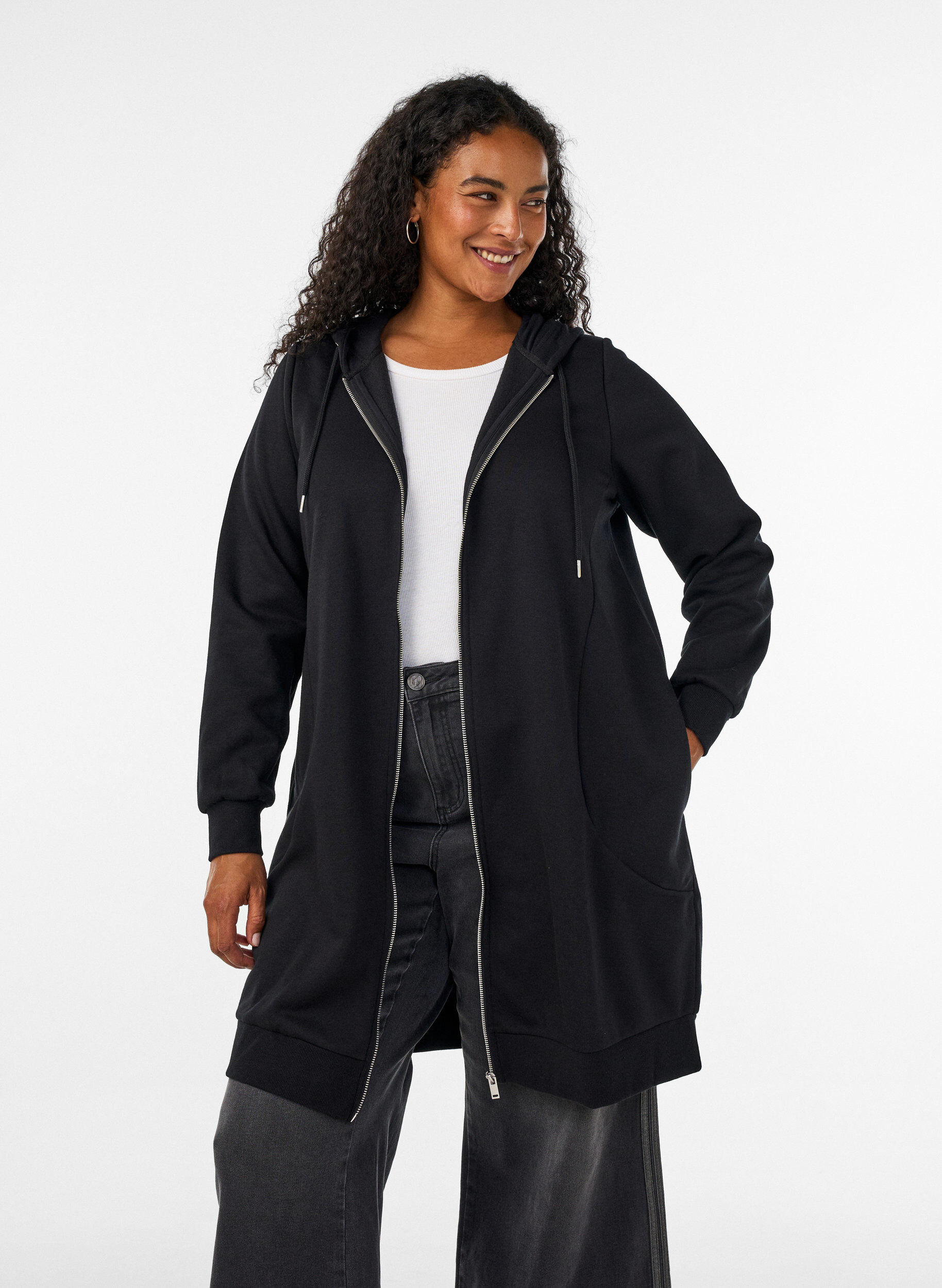 Langer Hoodie mit Rei&szlig;verschluss und Taschen, Schwarz, Model