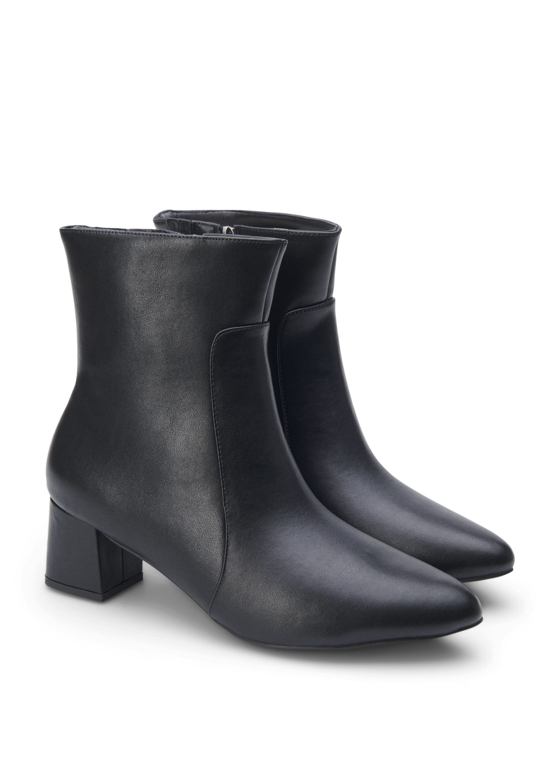ZizziExtra-Weite - Kn&ouml;chenstiefel aus Leder mit Absatz, Black, Packshot image number 1