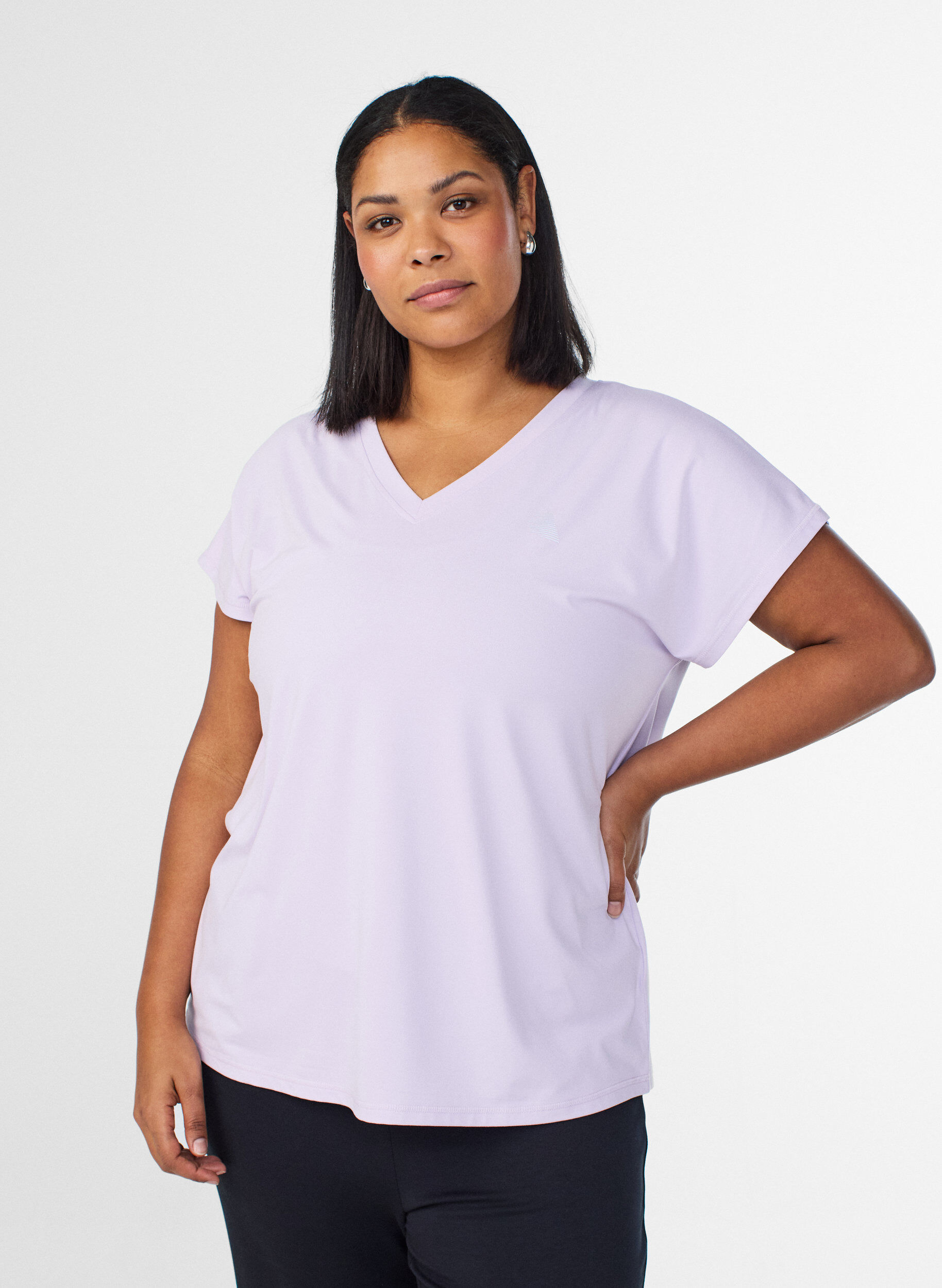 ZizziLockeres Trainings-T-Shirt mit V-Ausschnitt, lila, Model image number 0