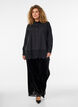 Lockere Bluse mit breiten Spitzen, Schwarz, Model image number 1