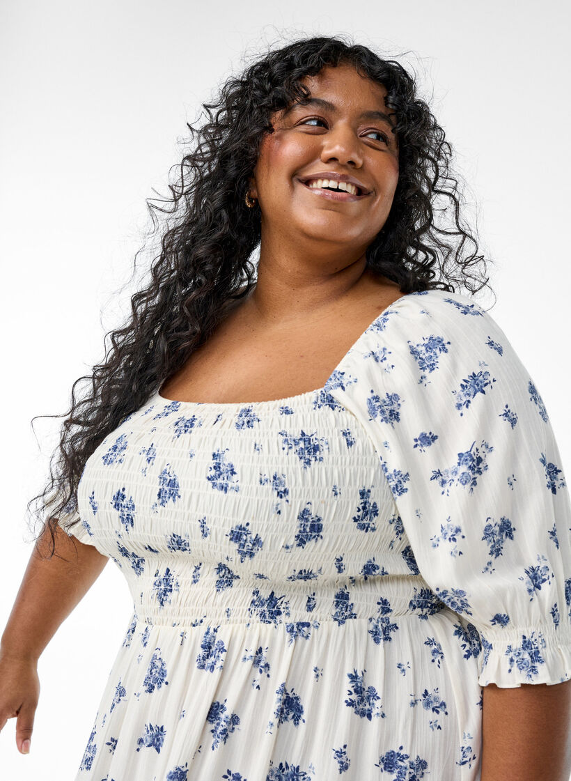 Gebl&uuml;mtes Midikleid aus Viskose mit Smok, Wei&szlig;, Model image number 2