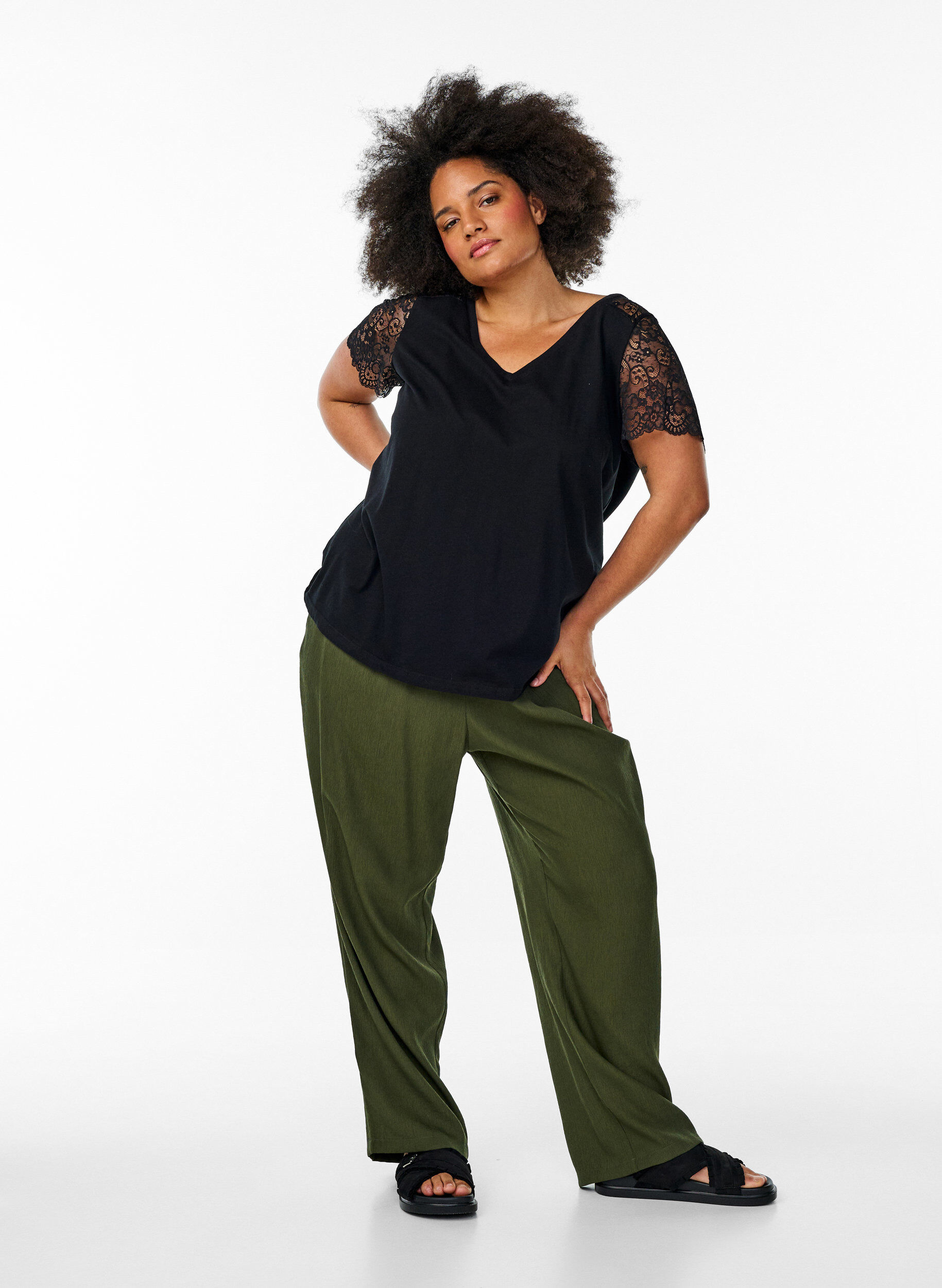 ZizziT-Shirt aus Baumwolle mit kurze Spitzen&auml;rmeln, Schwarz, Model image number 1