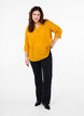 Hemdbluse aus Baumwolle mit V-Ausschnitt, Golden Yellow, Model image number 2